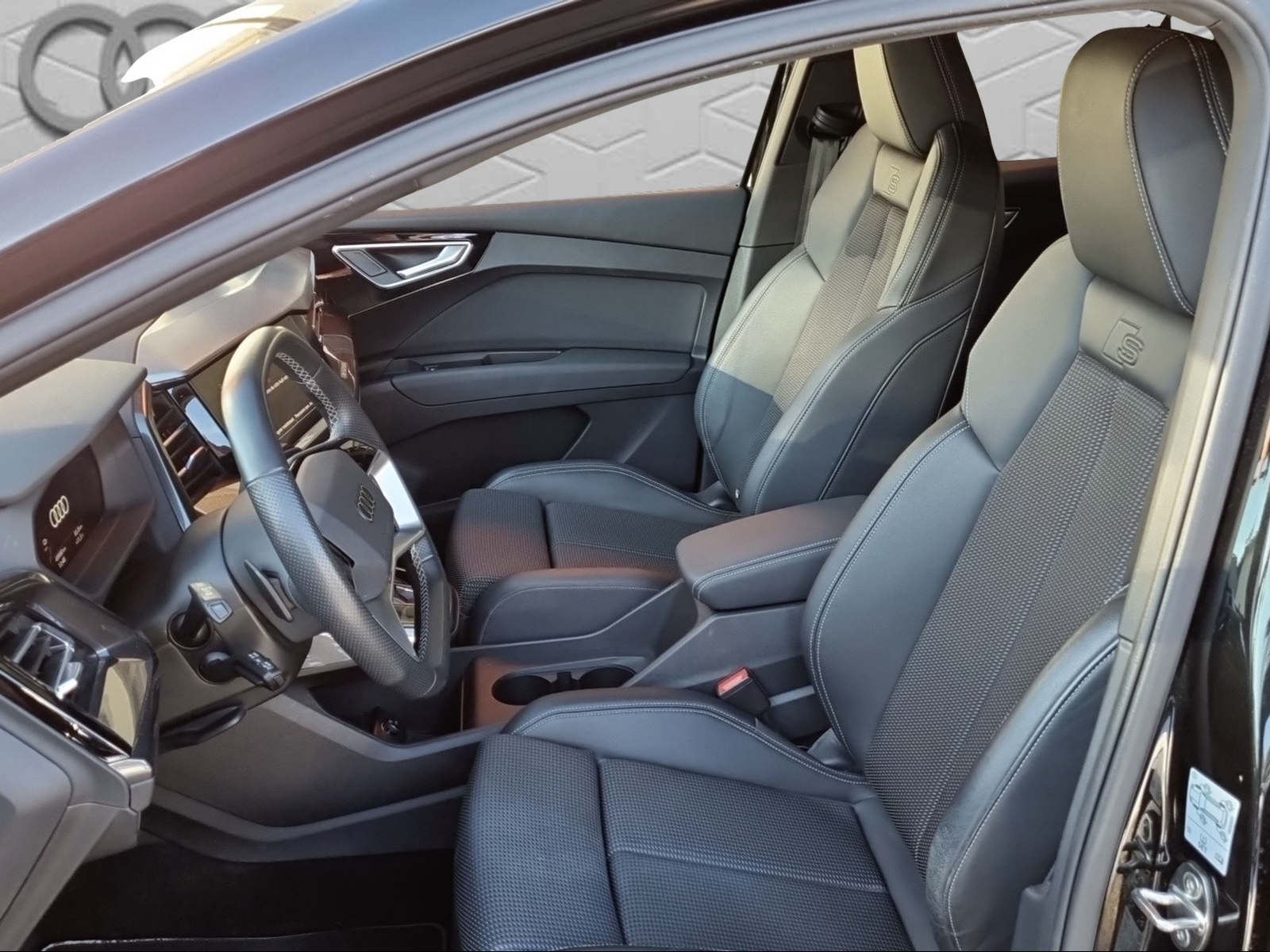 AUDI Q4 e-tron 50 quattro-image-10
