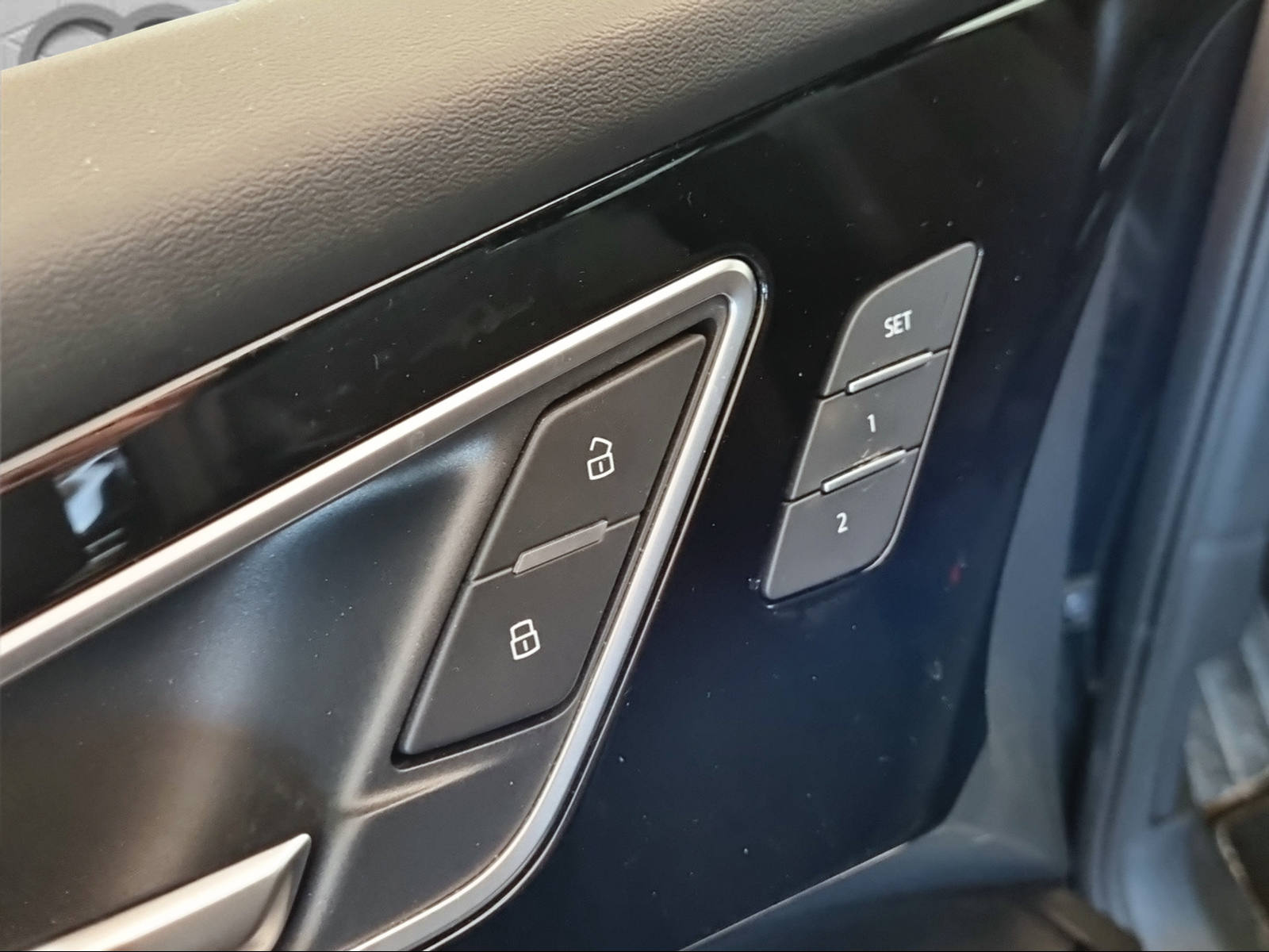 AUDI Q4 e-tron 50 quattro-image-18