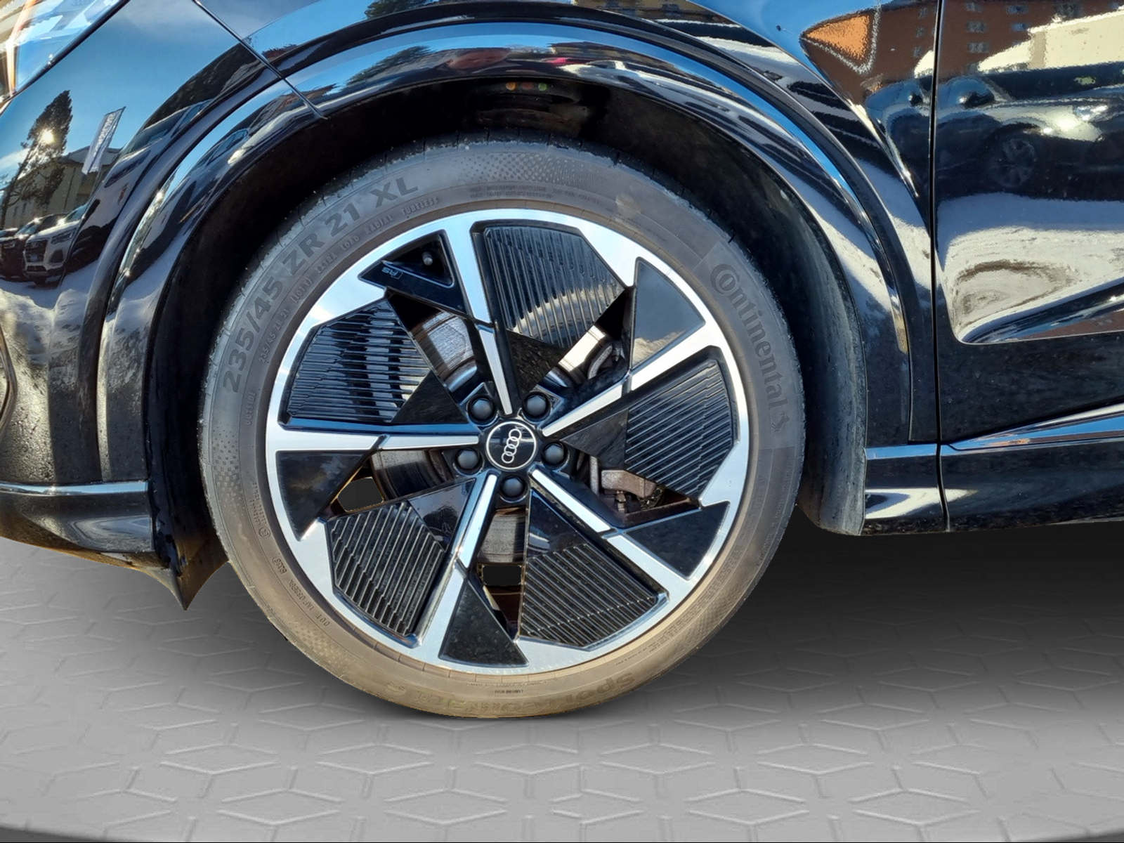 AUDI Q4 e-tron 50 quattro-image-8