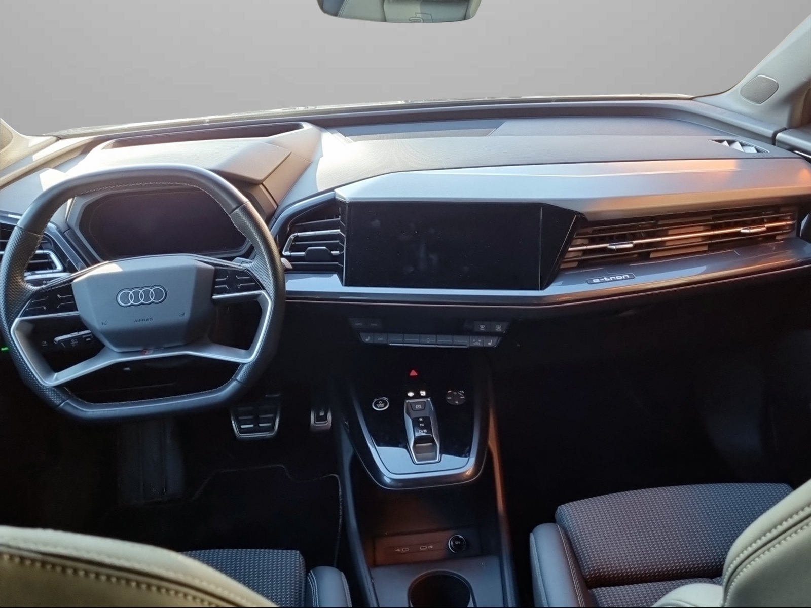 AUDI Q4 e-tron 50 quattro-image-12