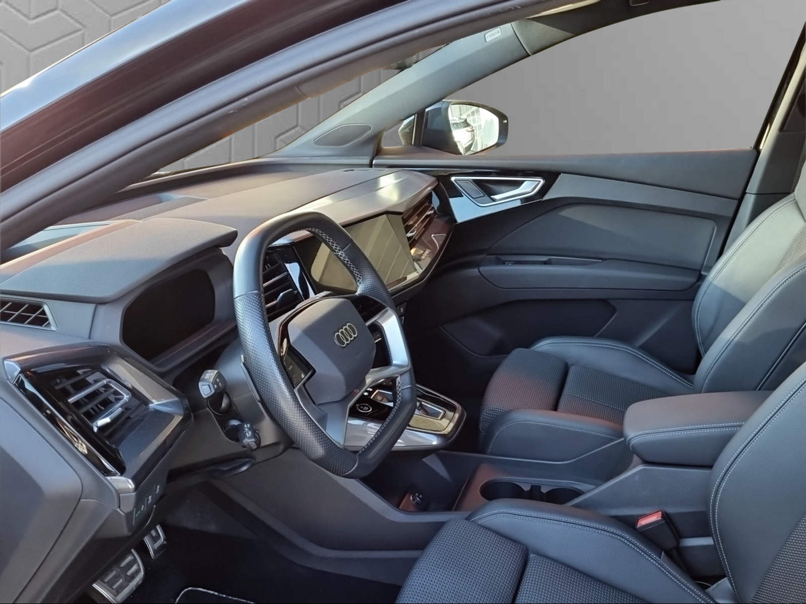 AUDI Q4 e-tron 50 quattro-image-11