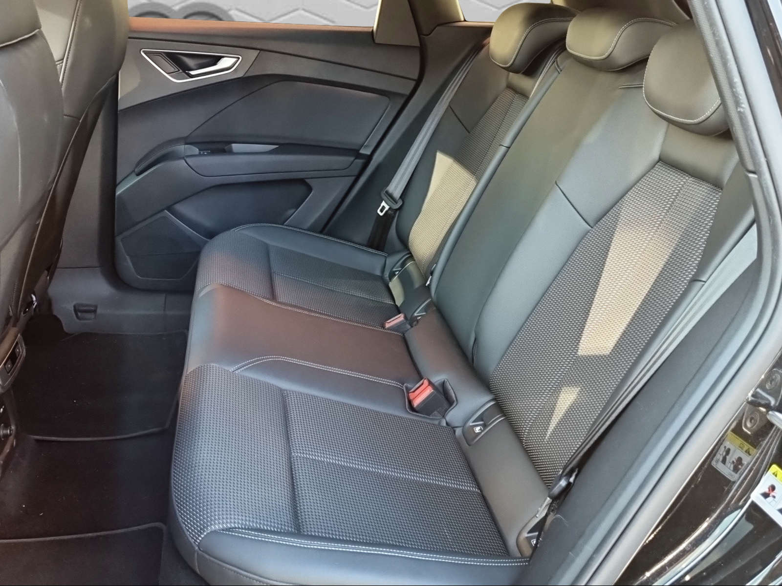 AUDI Q4 e-tron 50 quattro-image-15