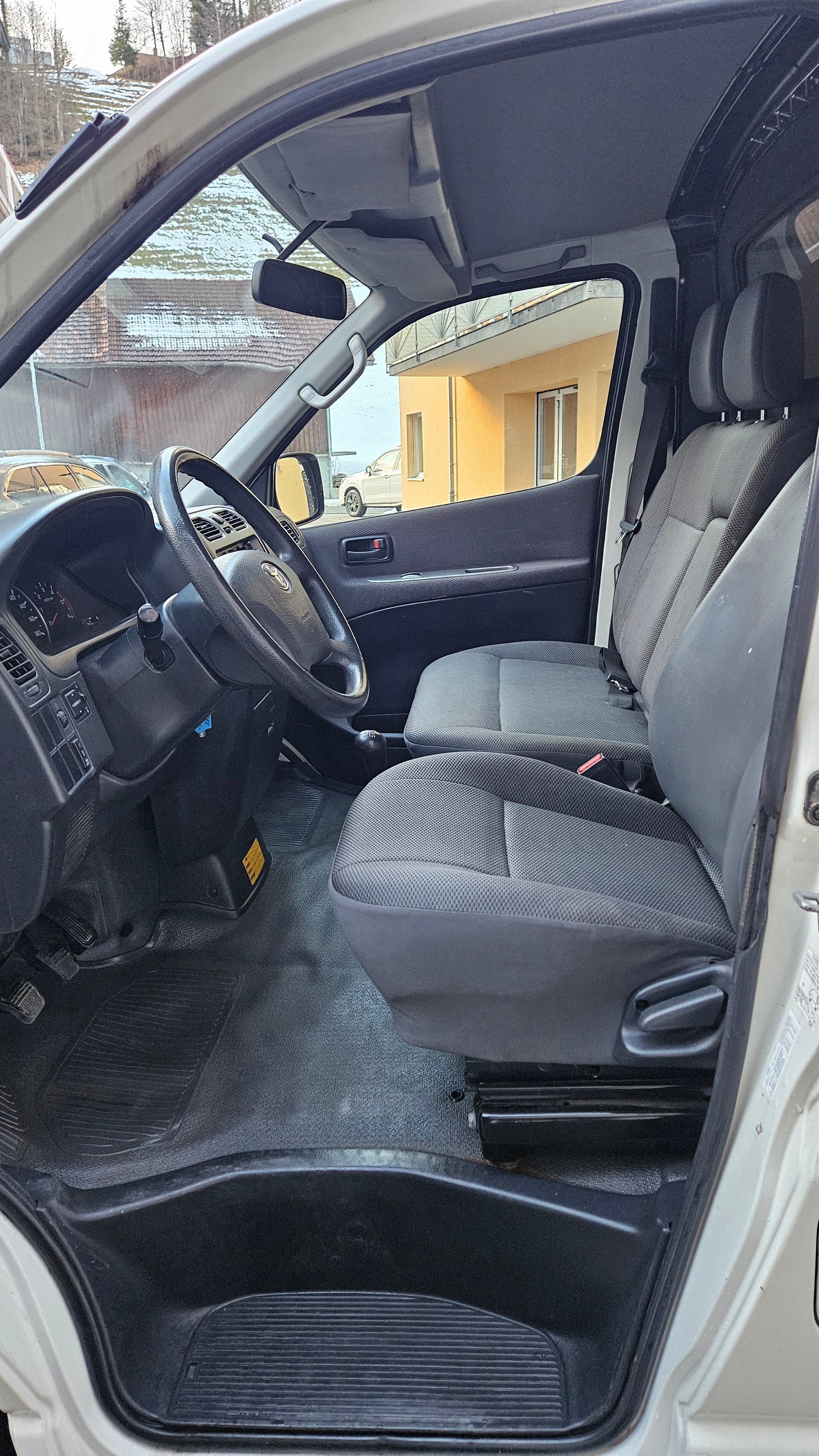 TOYOTA Hiace D-4D Van LWB-image-7