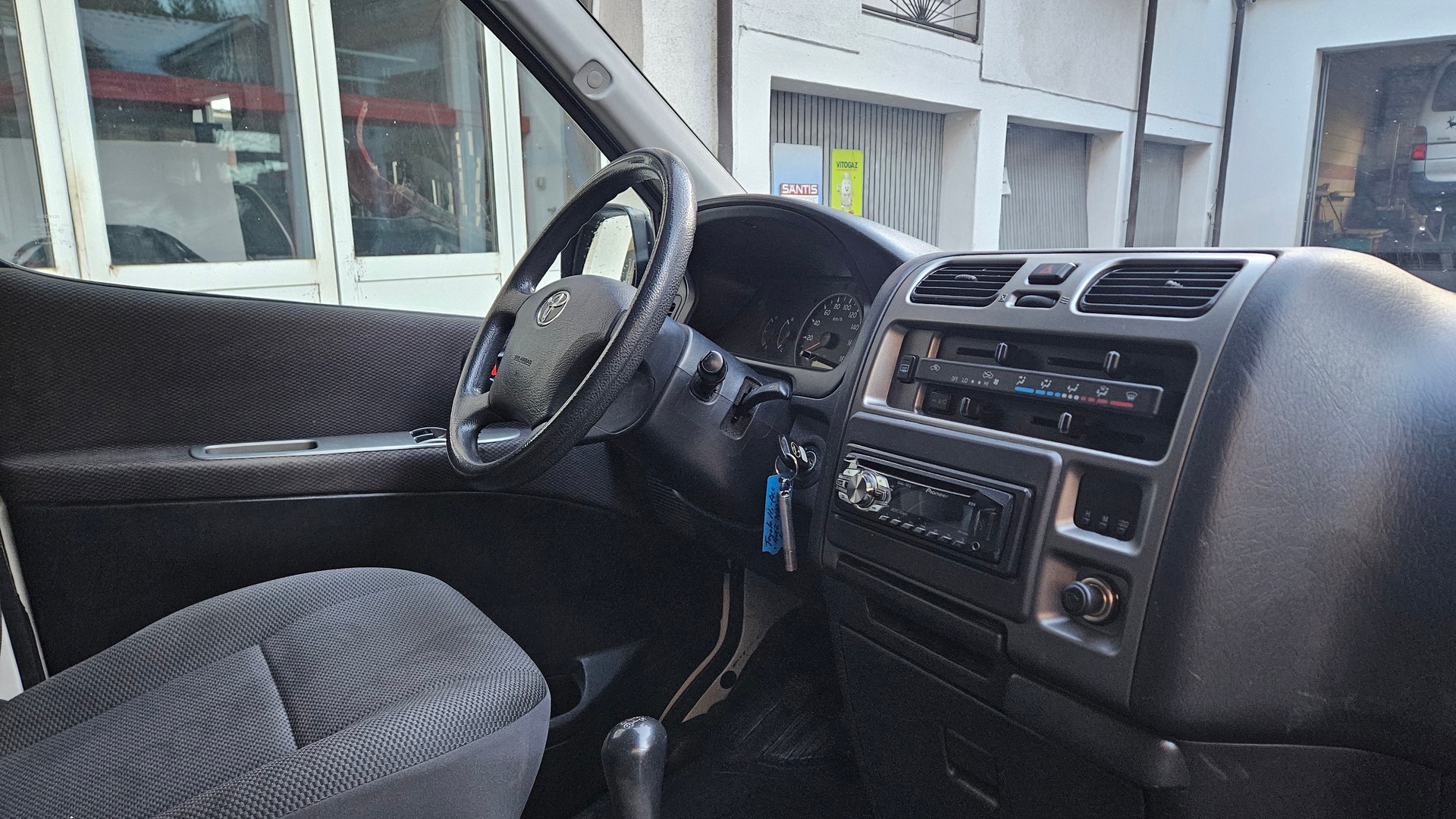 TOYOTA Hiace D-4D Van LWB-image-11