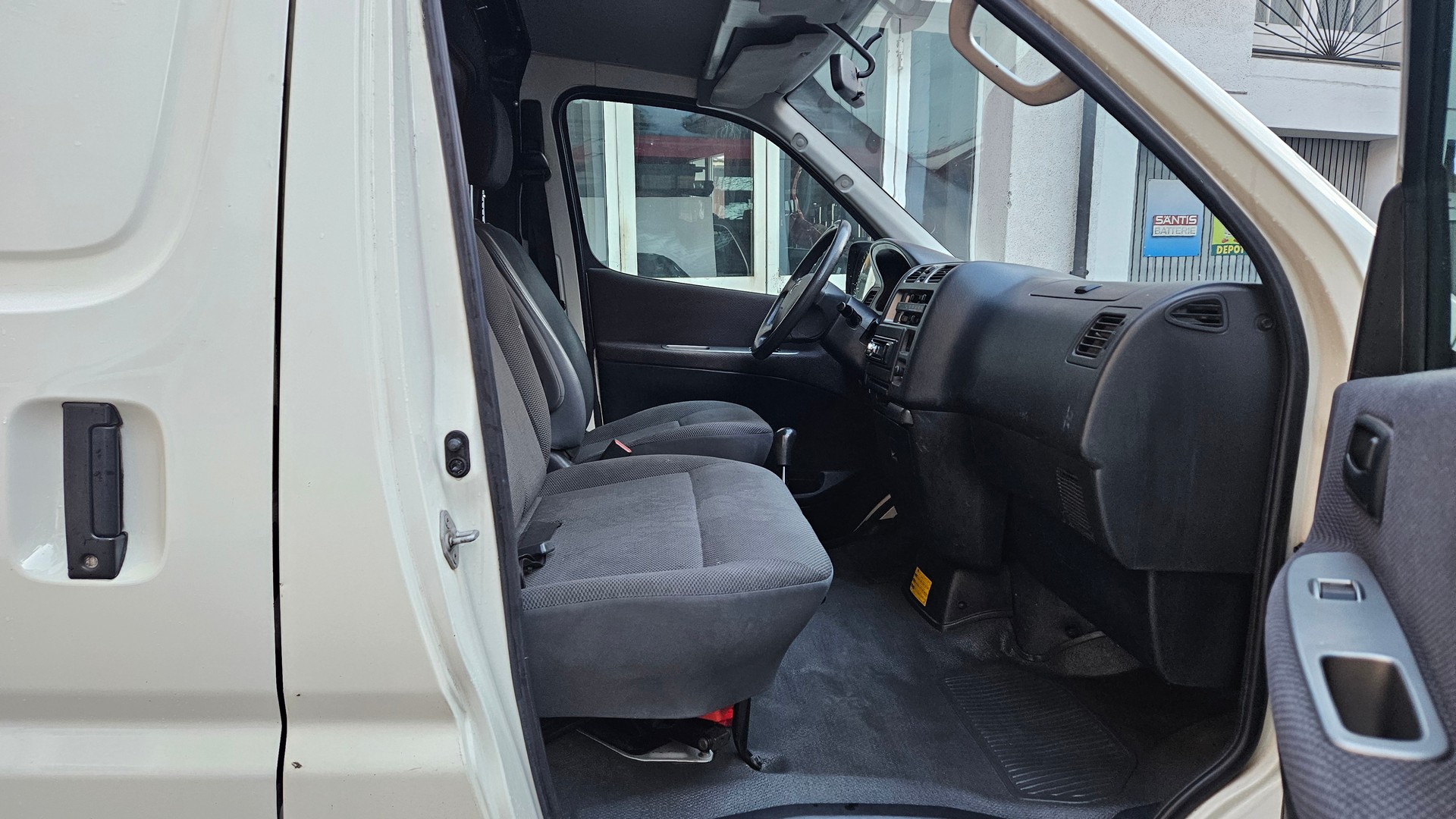 TOYOTA Hiace D-4D Van LWB-image-10