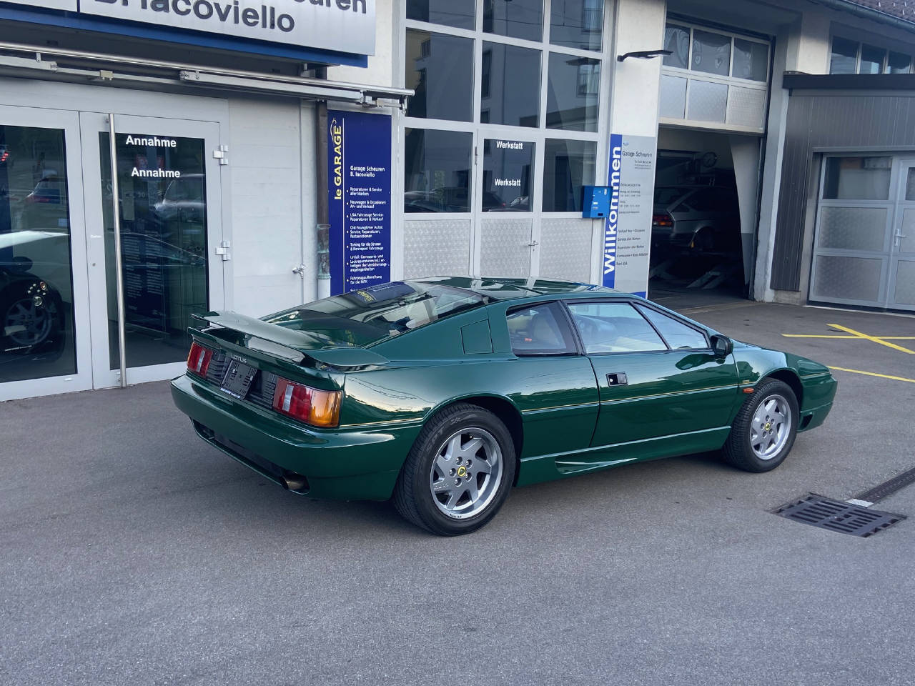 LOTUS Esprit 2.2 Turbo SE Targa-image-5