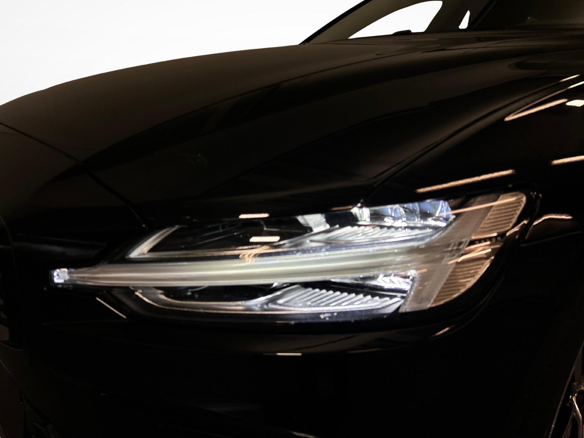 VOLVO V60 2.0 T6 TE Plus Dark eAWD-image-16