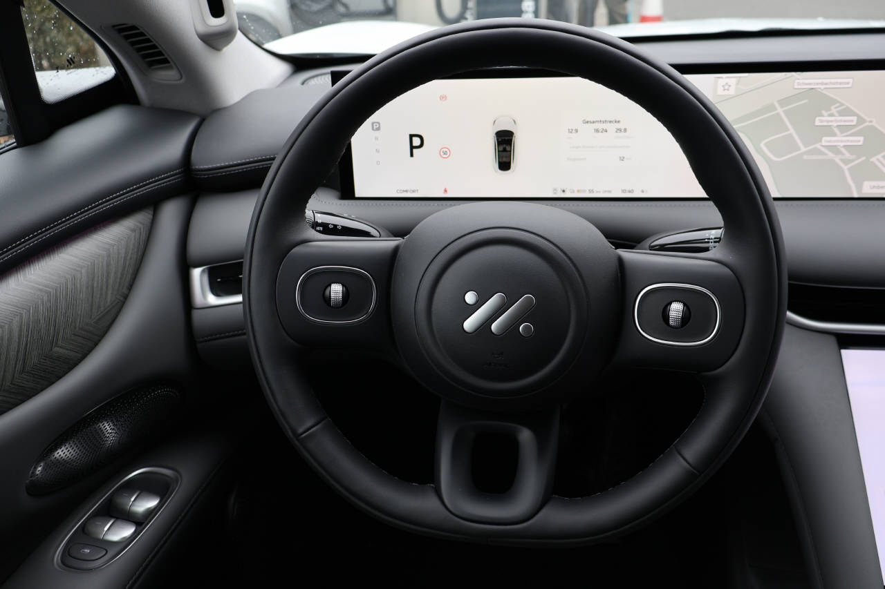 MG IM6 100 kWh Performance 21 4WD-image-10