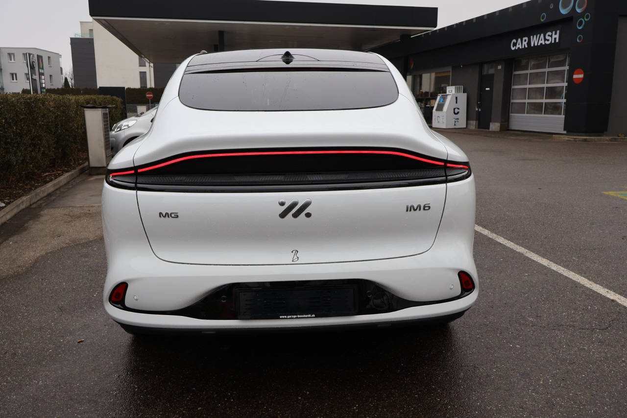 MG IM6 100 kWh Performance 21 4WD-image-2