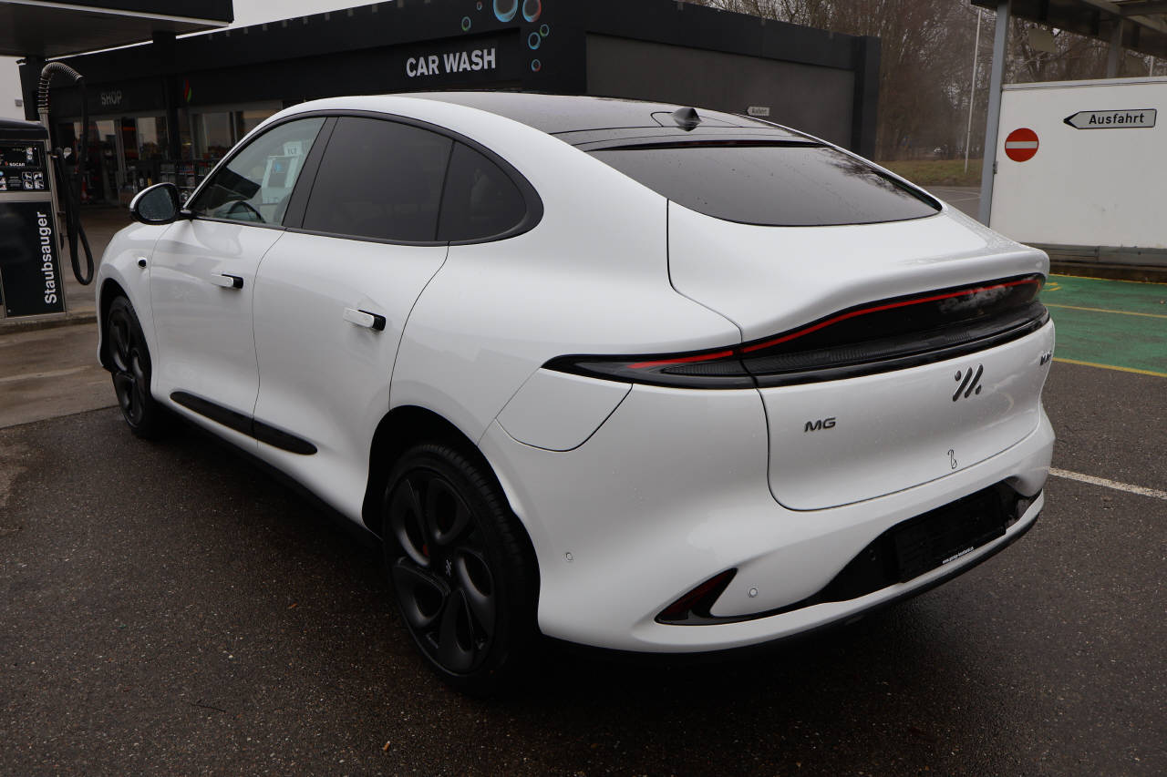MG IM6 100 kWh Performance 21 4WD-image-3