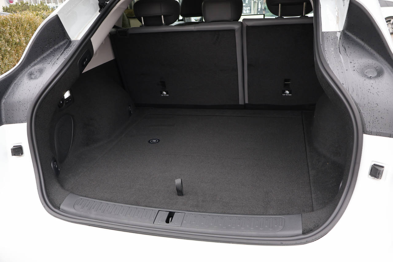 MG IM6 100 kWh Performance 21 4WD-image-15