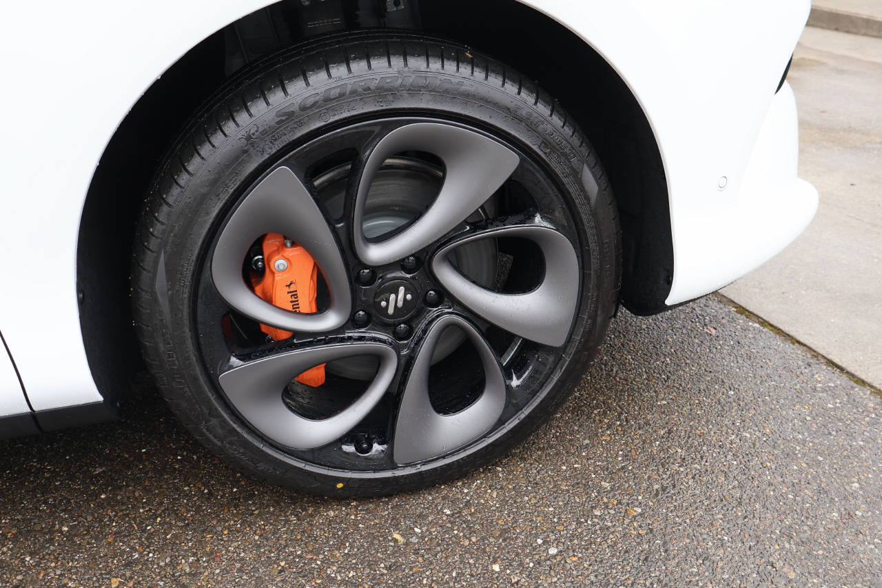 MG IM6 100 kWh Performance 21 4WD-image-6