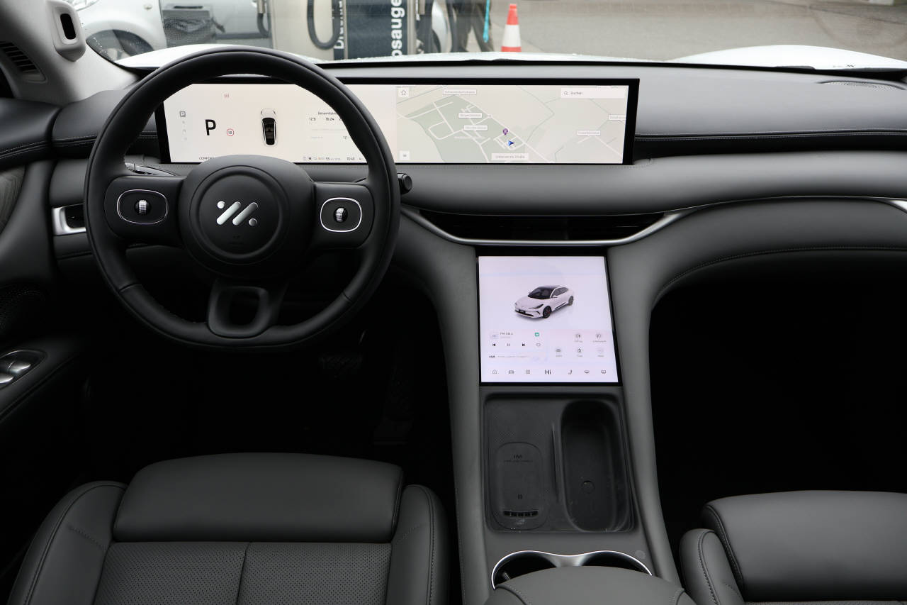 MG IM6 100 kWh Performance 21 4WD-image-9