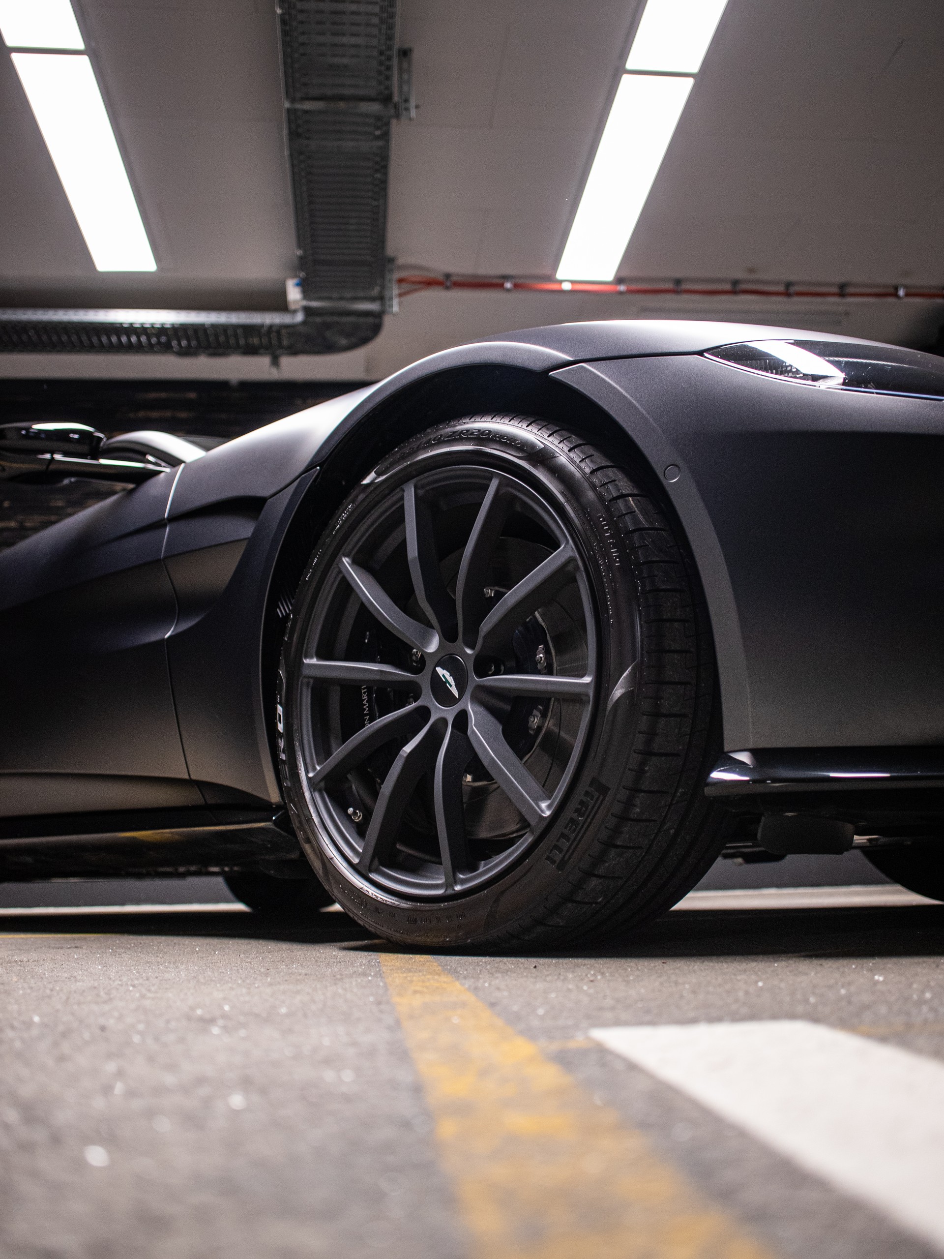 ASTON MARTIN V8 Vantage 4.0 Roadster-image-11