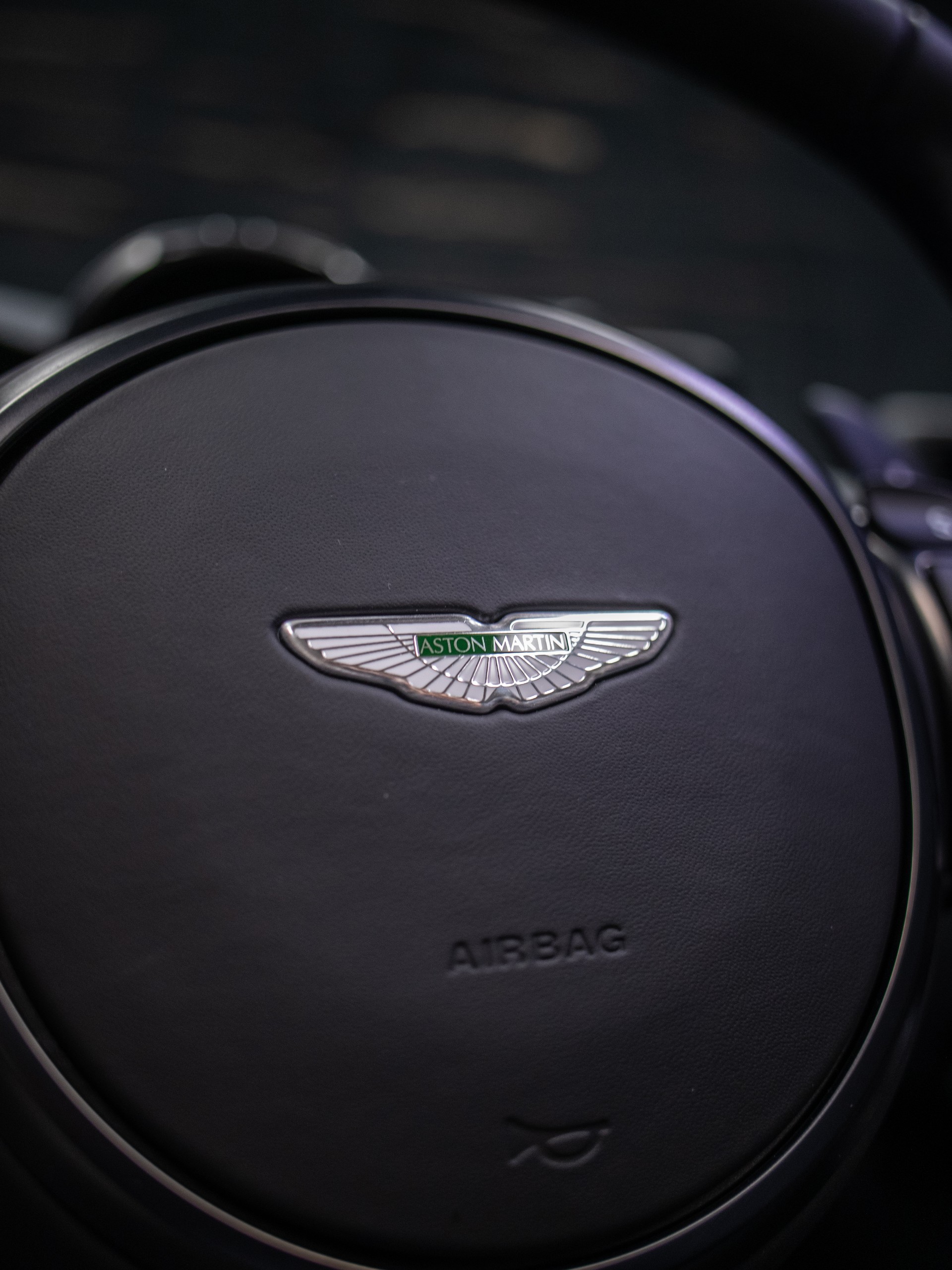 ASTON MARTIN V8 Vantage 4.0 Roadster-image-30