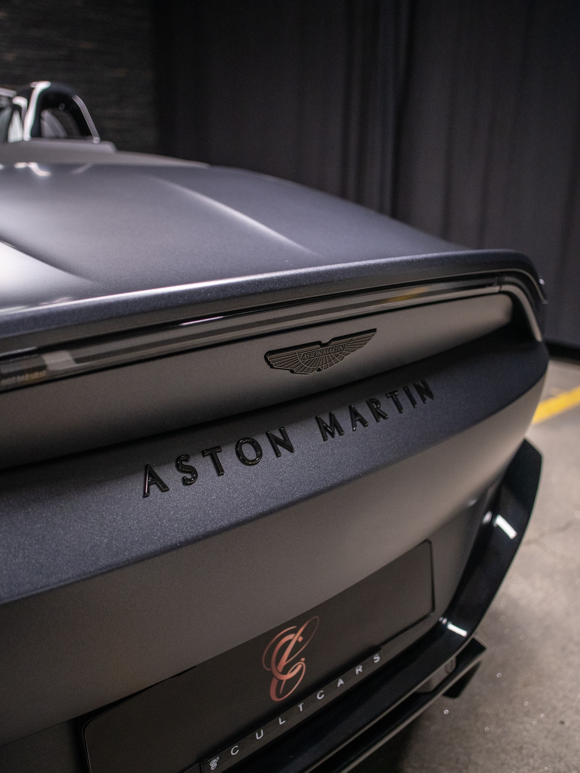 ASTON MARTIN V8 Vantage 4.0 Roadster-image-13
