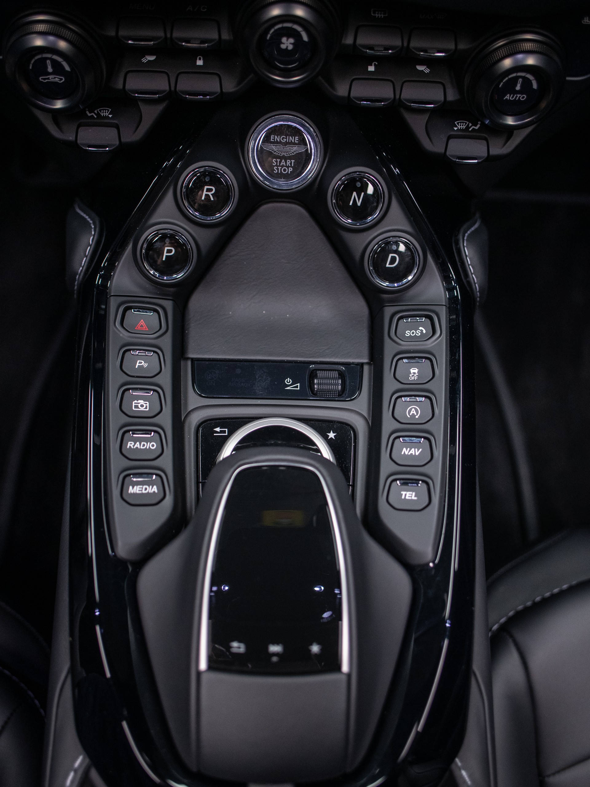 ASTON MARTIN V8 Vantage 4.0 Roadster-image-21