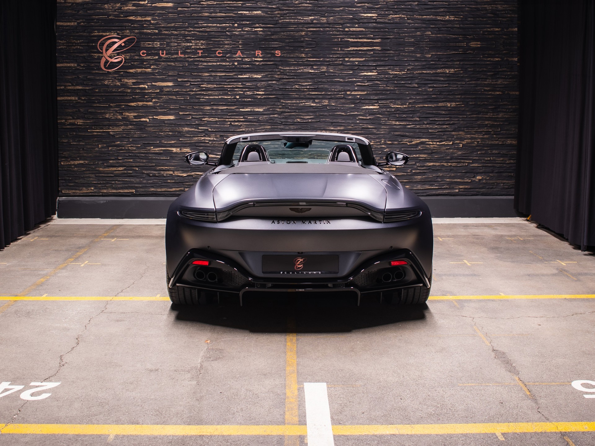 ASTON MARTIN V8 Vantage 4.0 Roadster-image-4