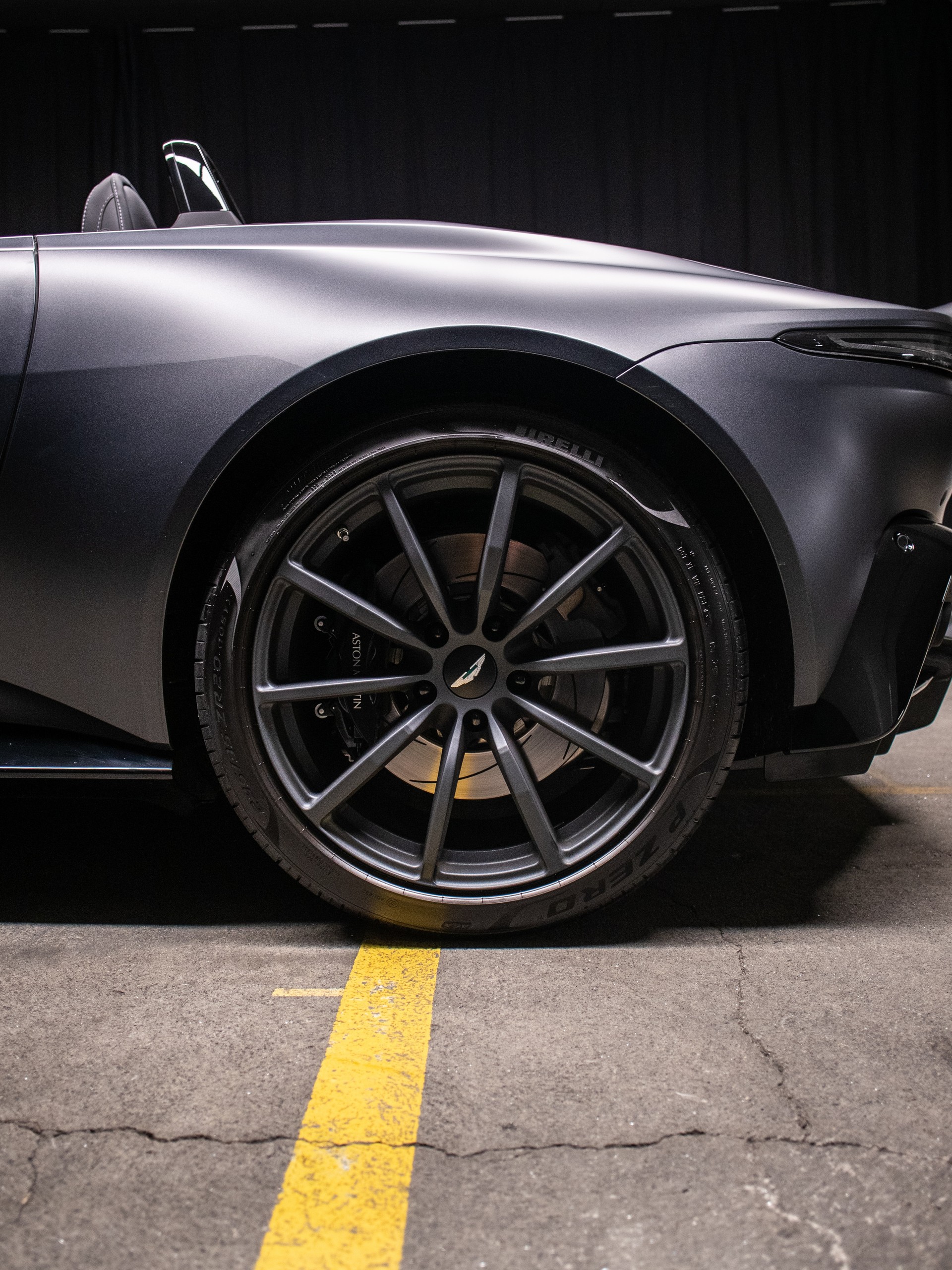 ASTON MARTIN V8 Vantage 4.0 Roadster-image-23