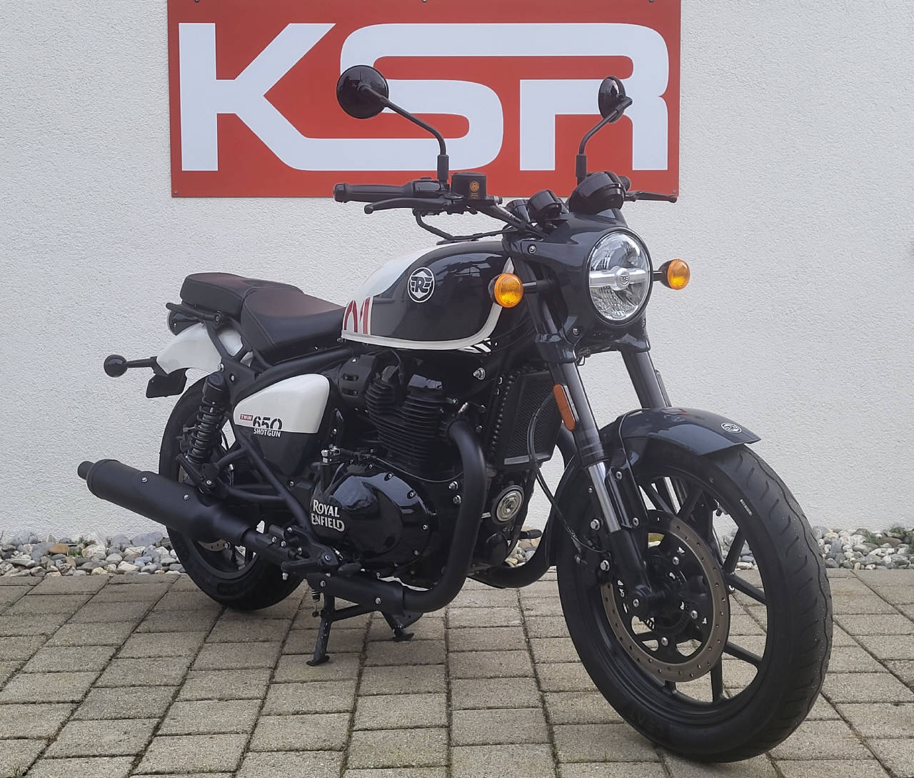 ROYAL ENFIELD Shotgun 650 Premium-showroom-element-2