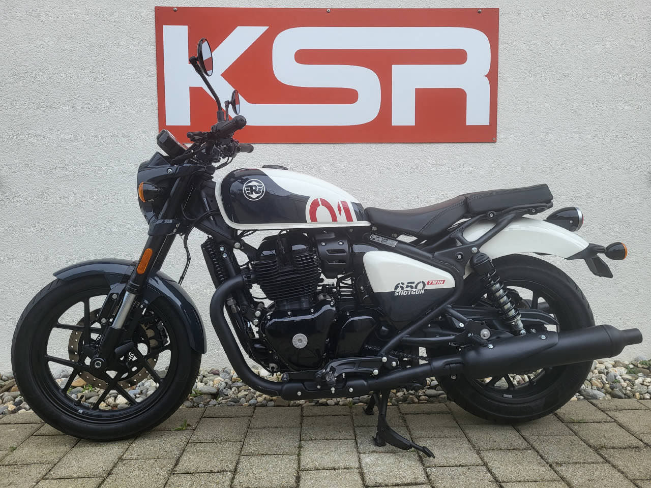 ROYAL ENFIELD Shotgun 650 Premium-showroom-element-1