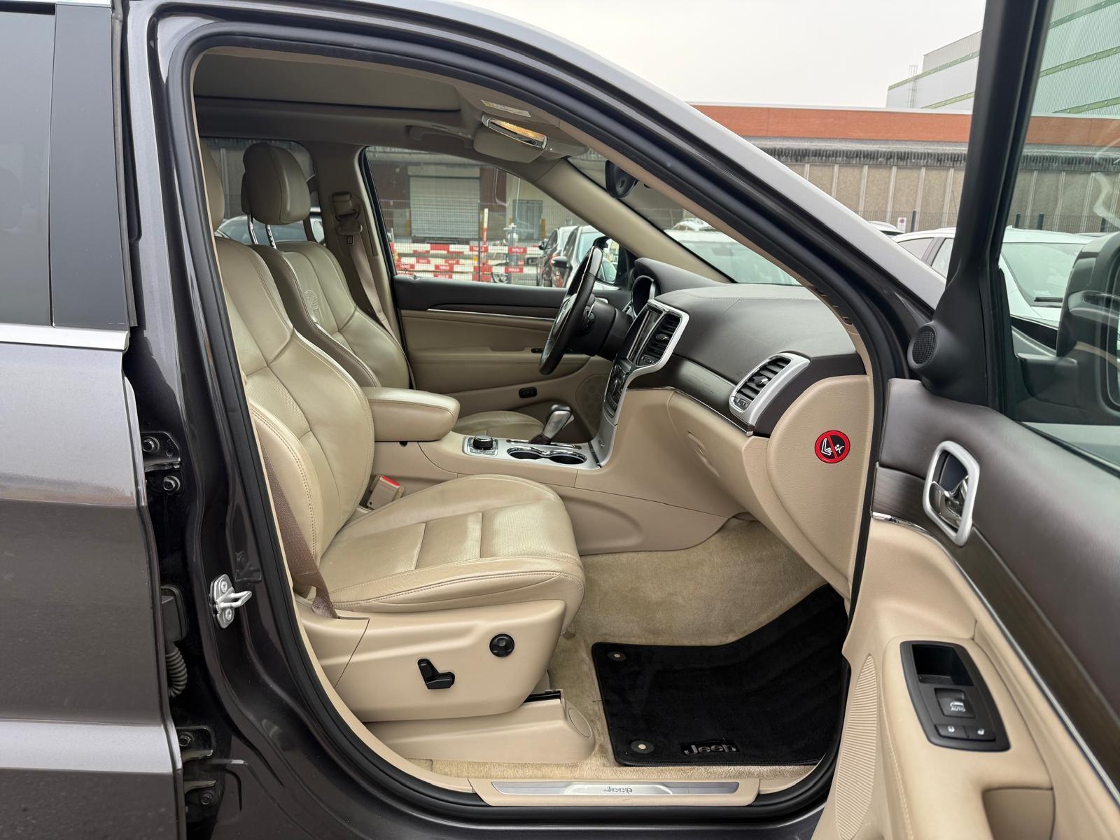 JEEP Grand Cherokee 3.0 CRD 250 Overland-image-10