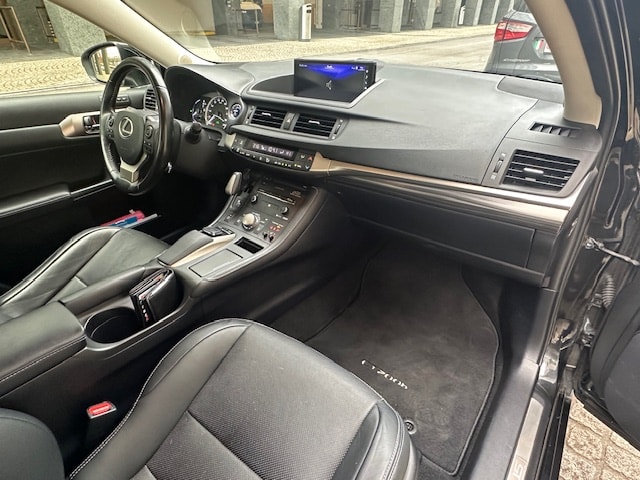 LEXUS CT 200h 1.8 excellence CVT-image-7