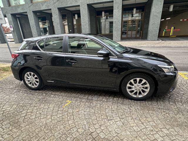 LEXUS CT 200h 1.8 excellence CVT-image-16
