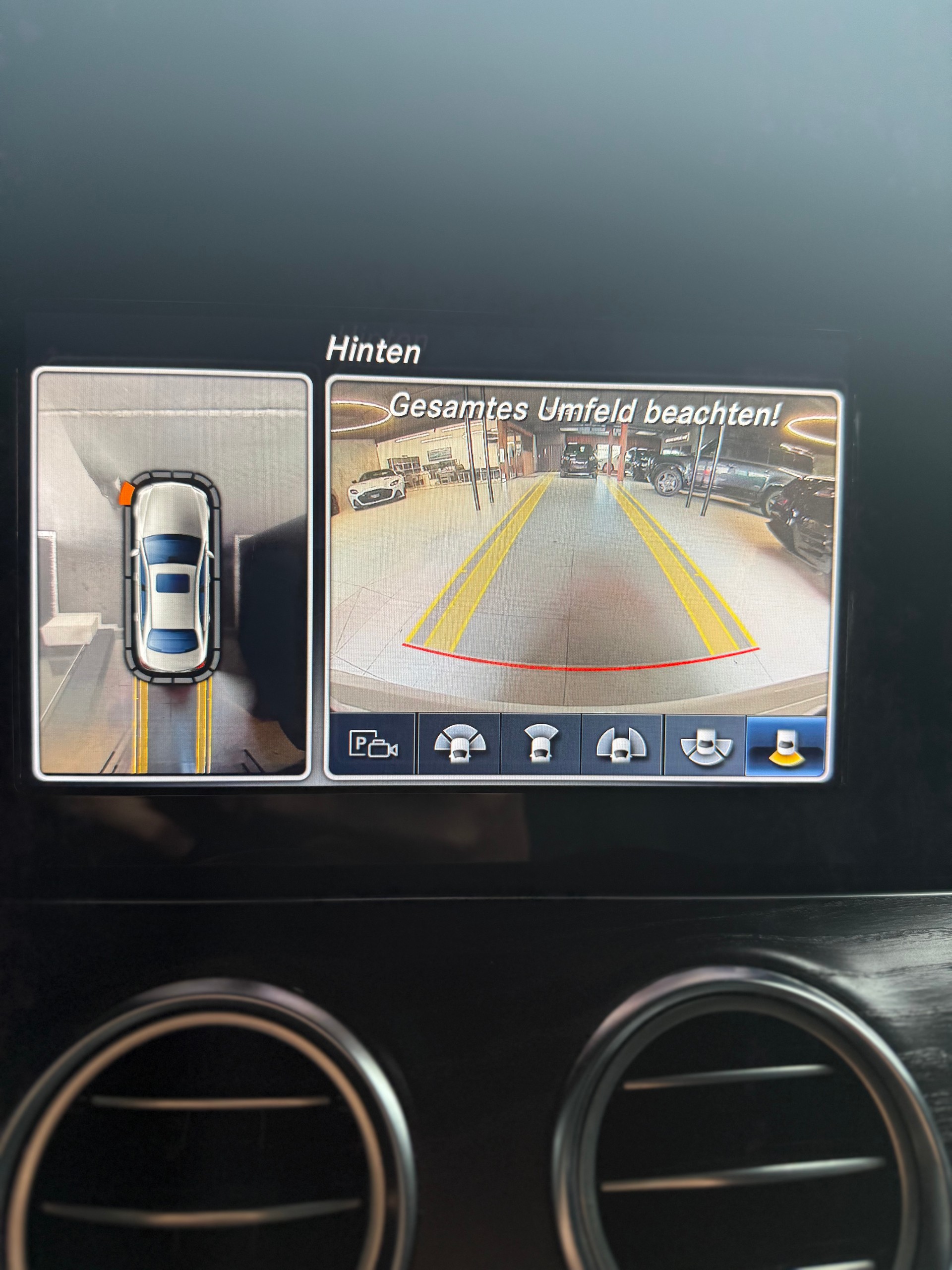 MERCEDES-BENZ E 220 d AMG Line 9G-Tronic-image-13