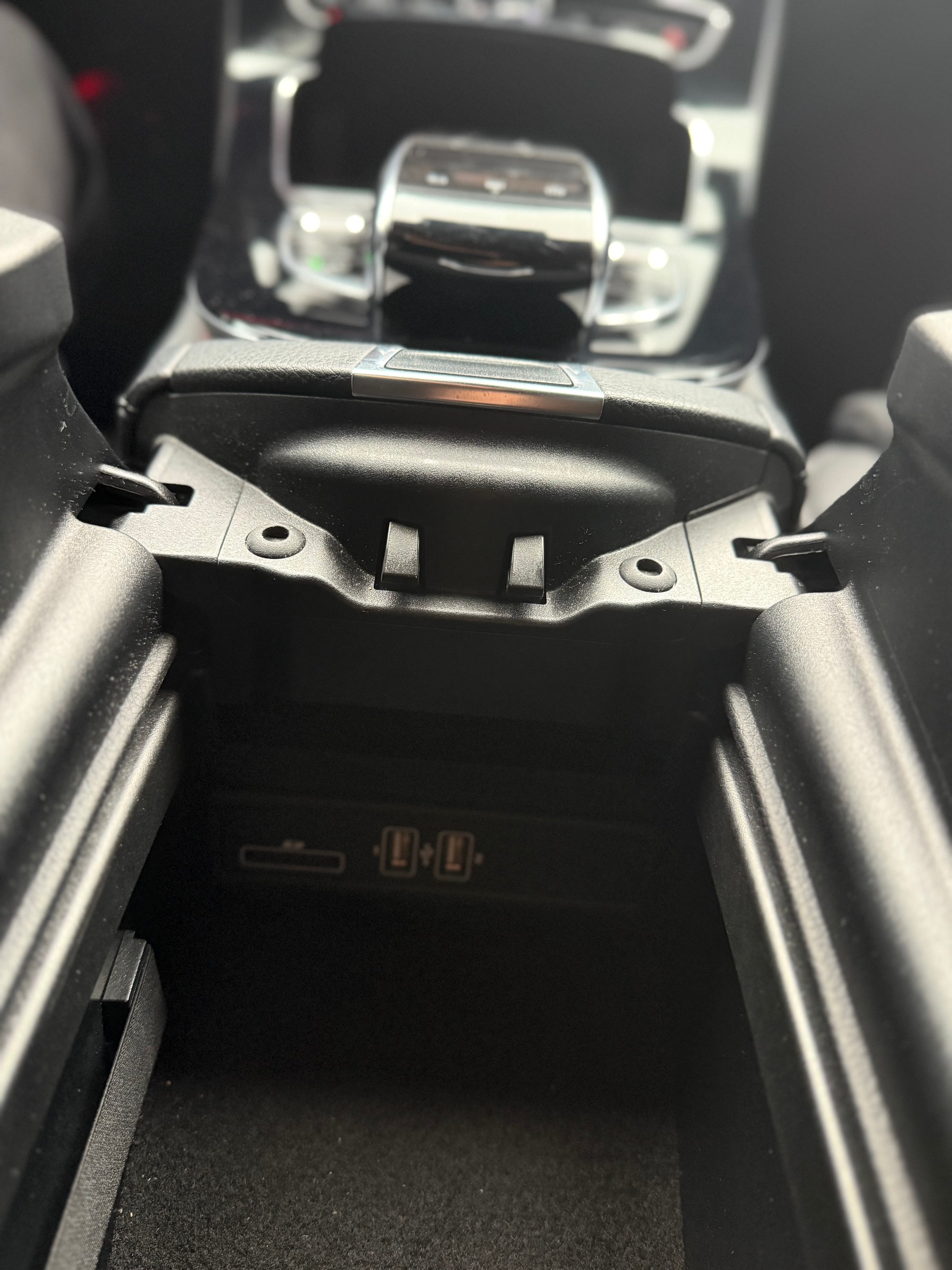 MERCEDES-BENZ E 220 d AMG Line 9G-Tronic-image-11