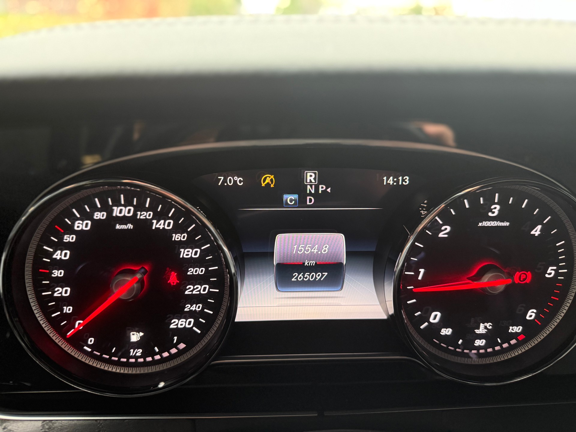 MERCEDES-BENZ E 220 d AMG Line 9G-Tronic-image-12
