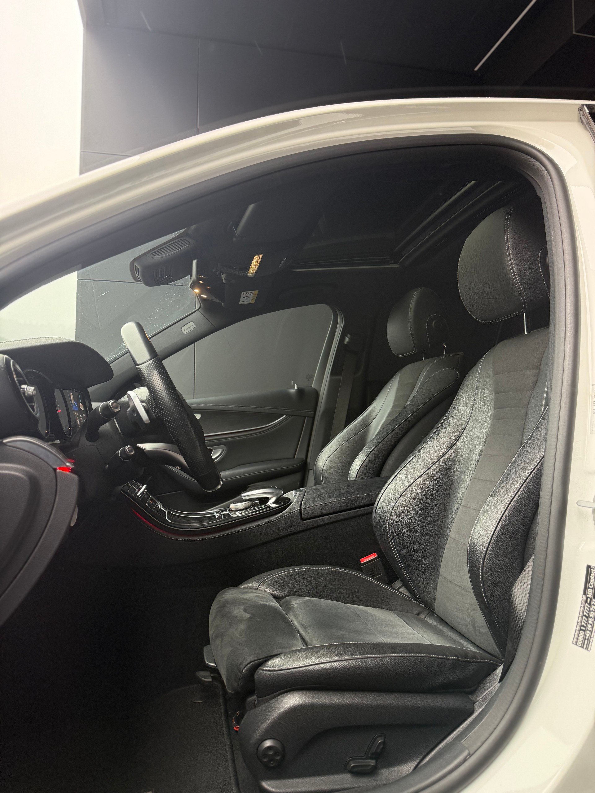 MERCEDES-BENZ E 220 d AMG Line 9G-Tronic-image-6