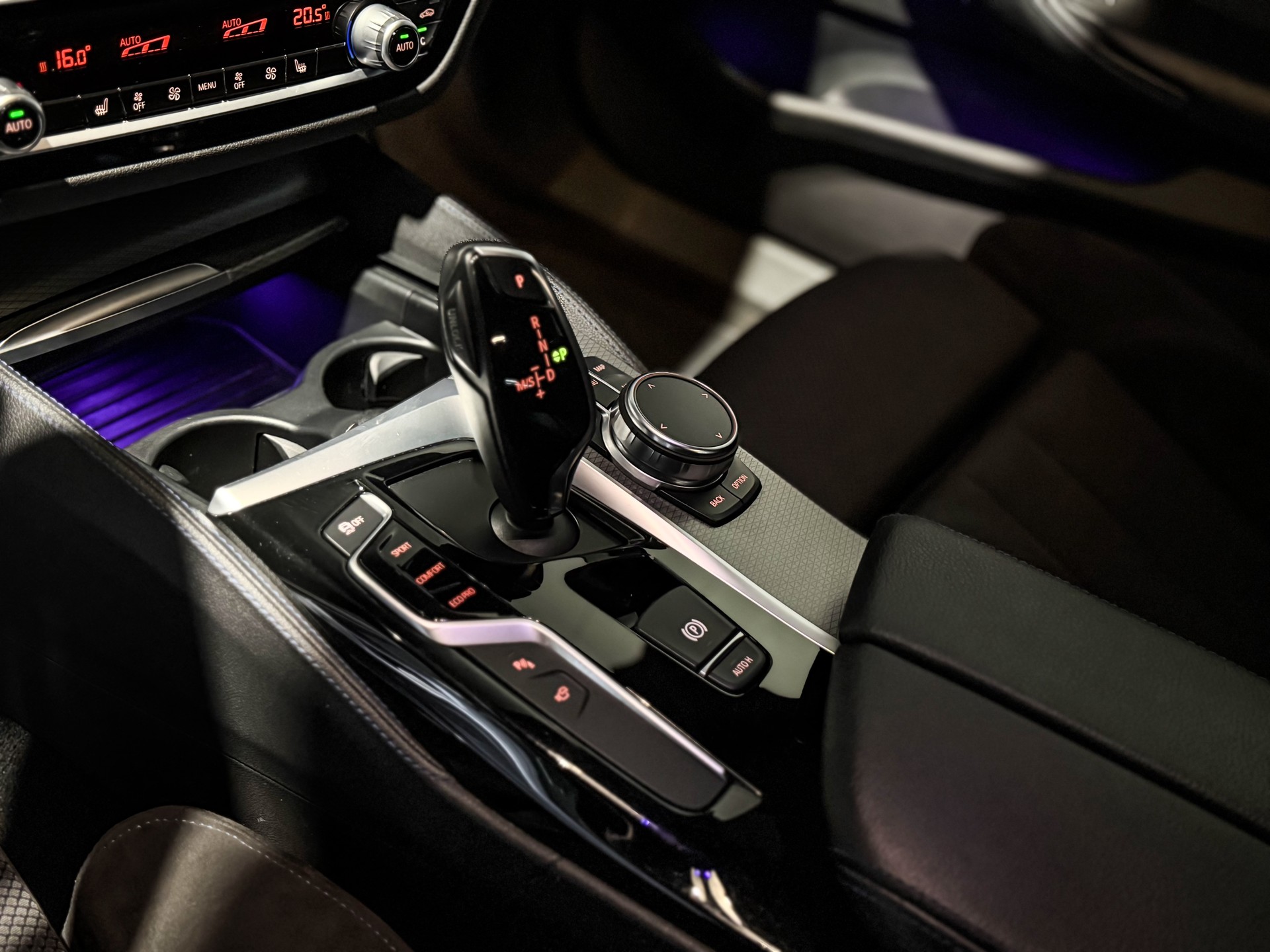 BMW 530d xDrive Touring Steptronic-image-9