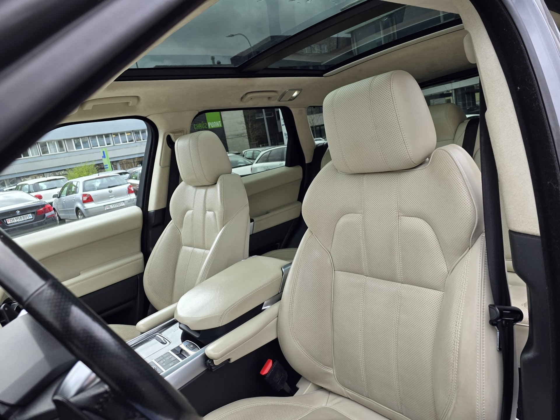 LAND ROVER Range Rover Sport 3.0 SDV6 HSE Automatic-image-16