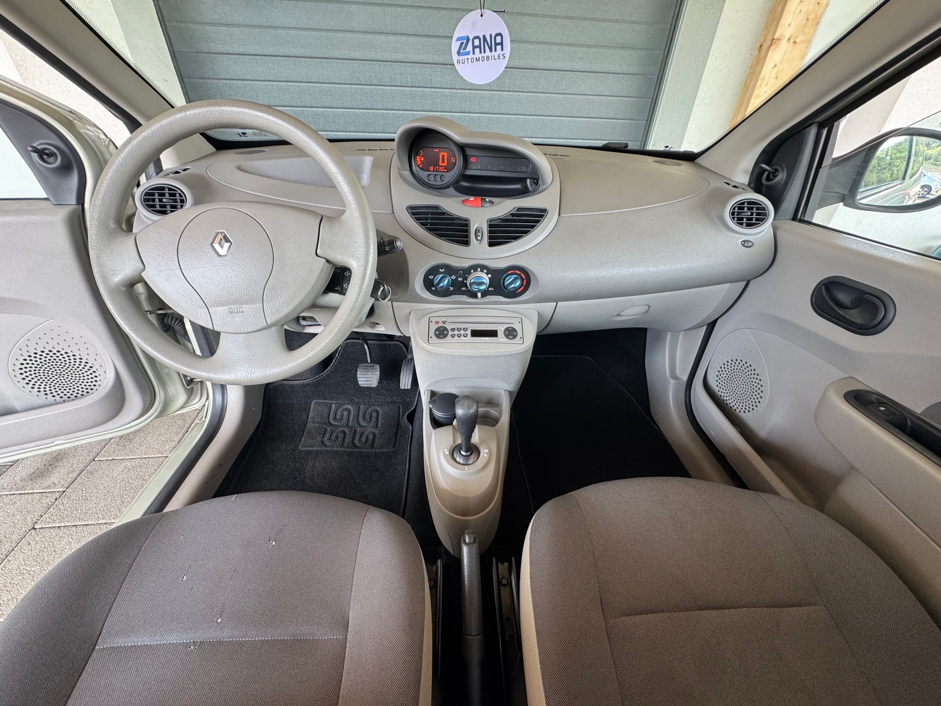 RENAULT Twingo 1.2 16V Initiale Quickshift-image-6