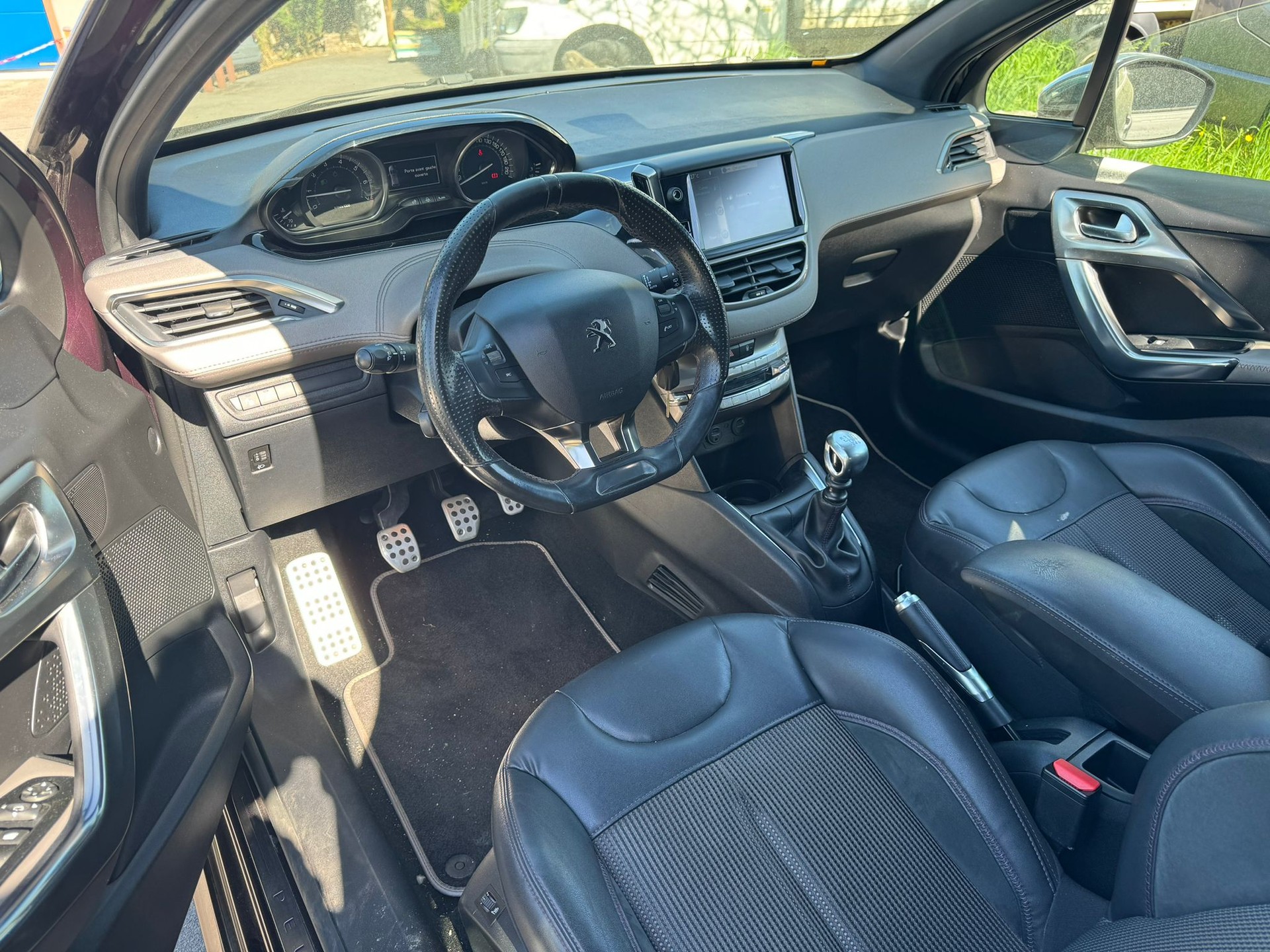 PEUGEOT 208 1.6 Turbo XY-image-3