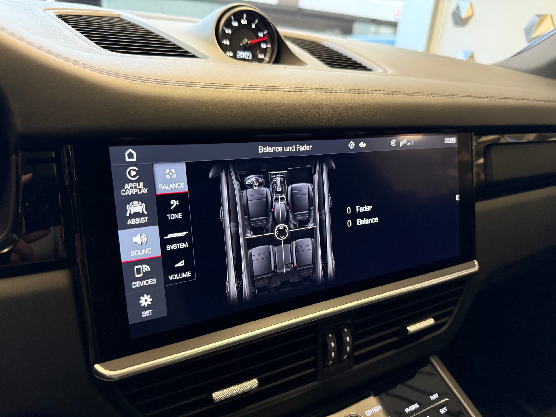 PORSCHE Cayenne S-image-27