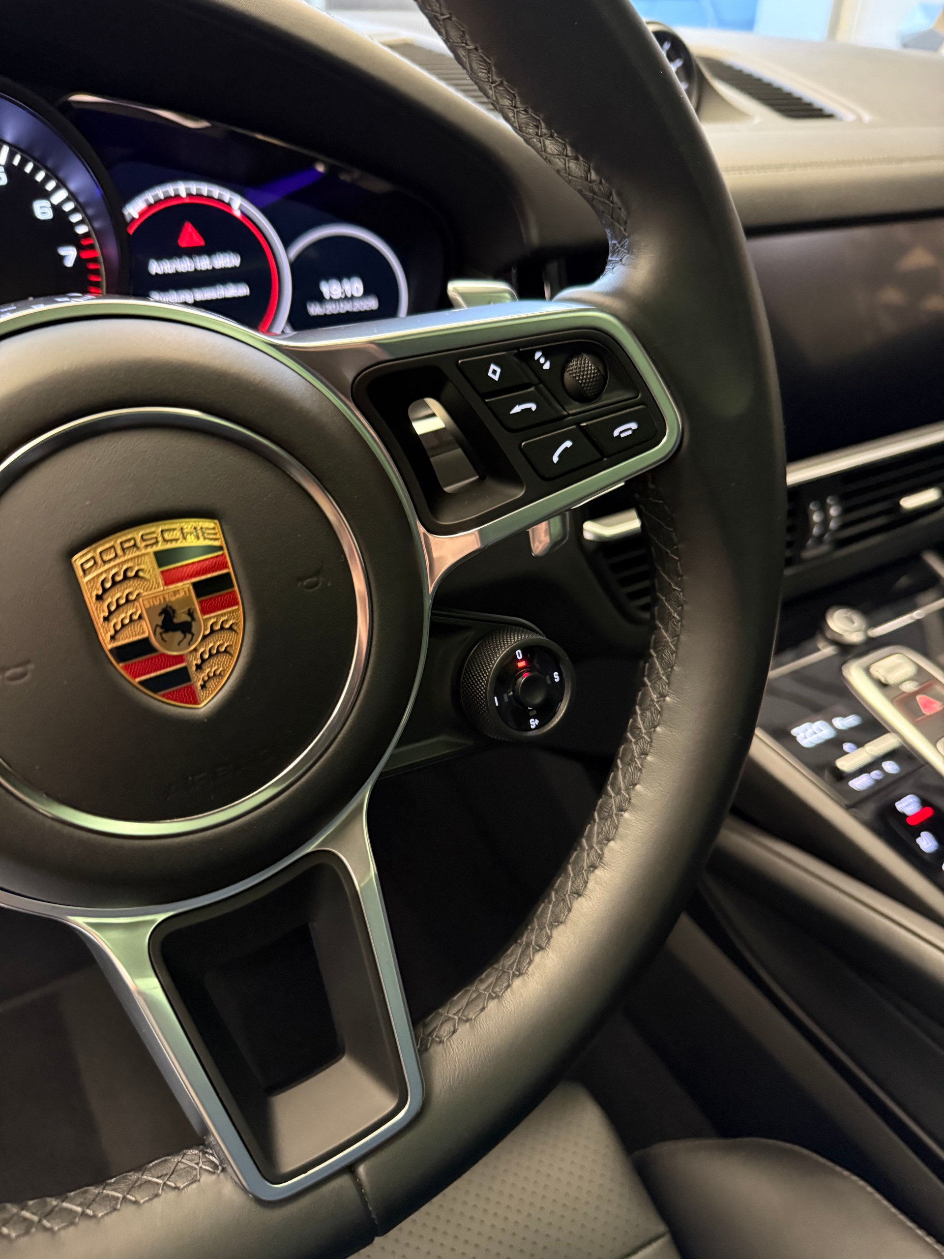 PORSCHE Cayenne S-image-18