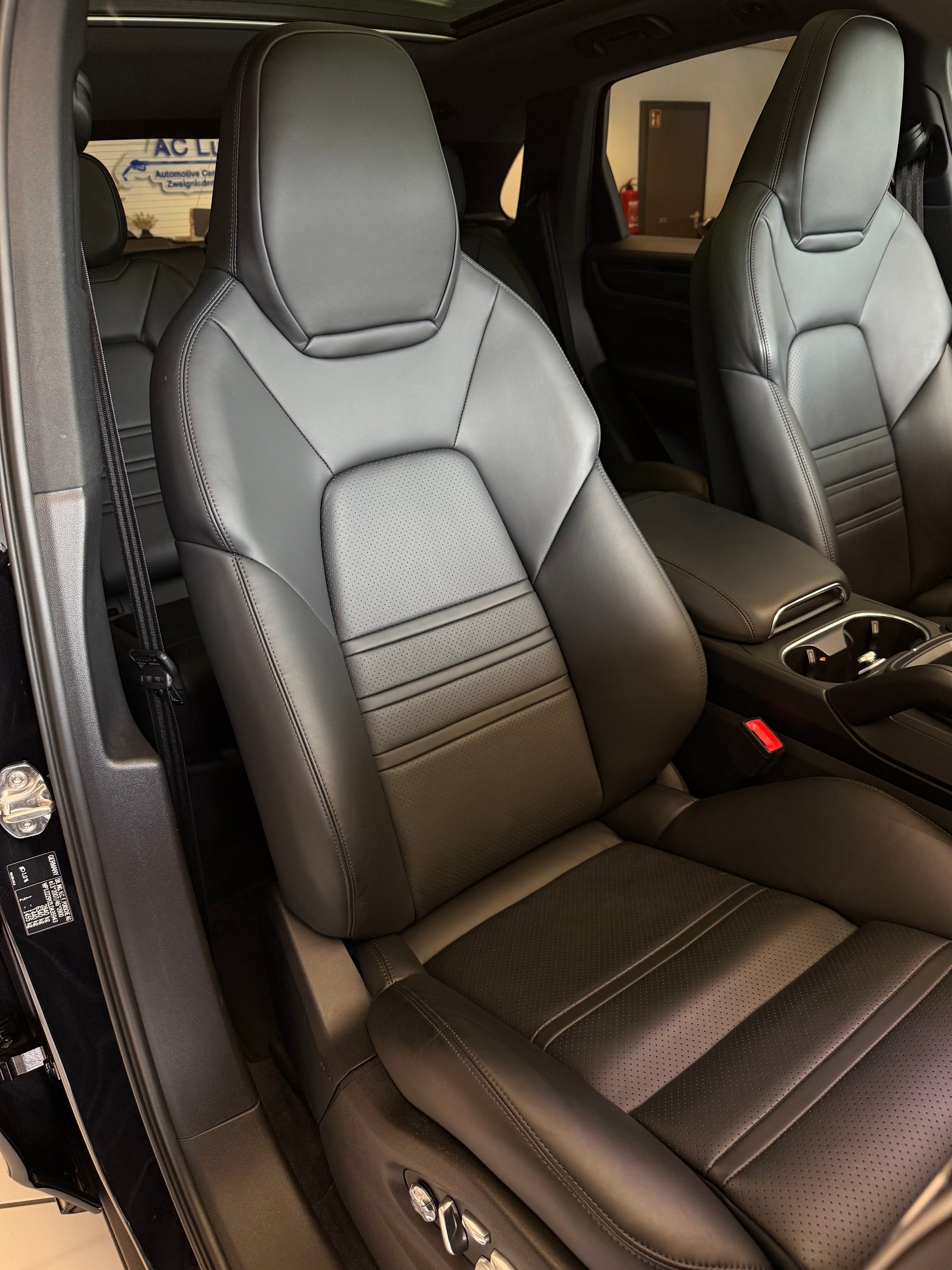 PORSCHE Cayenne S-image-15