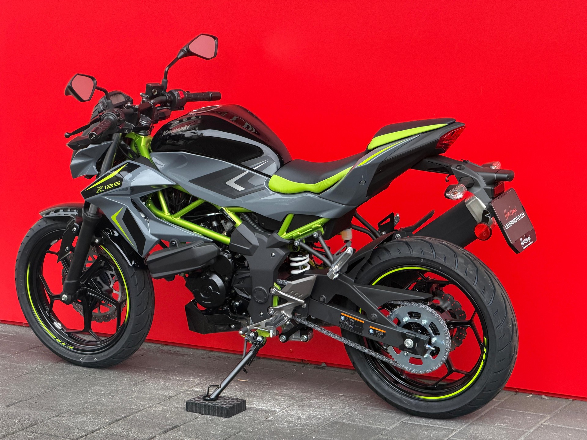 KAWASAKI Z 125-showroom-element-2