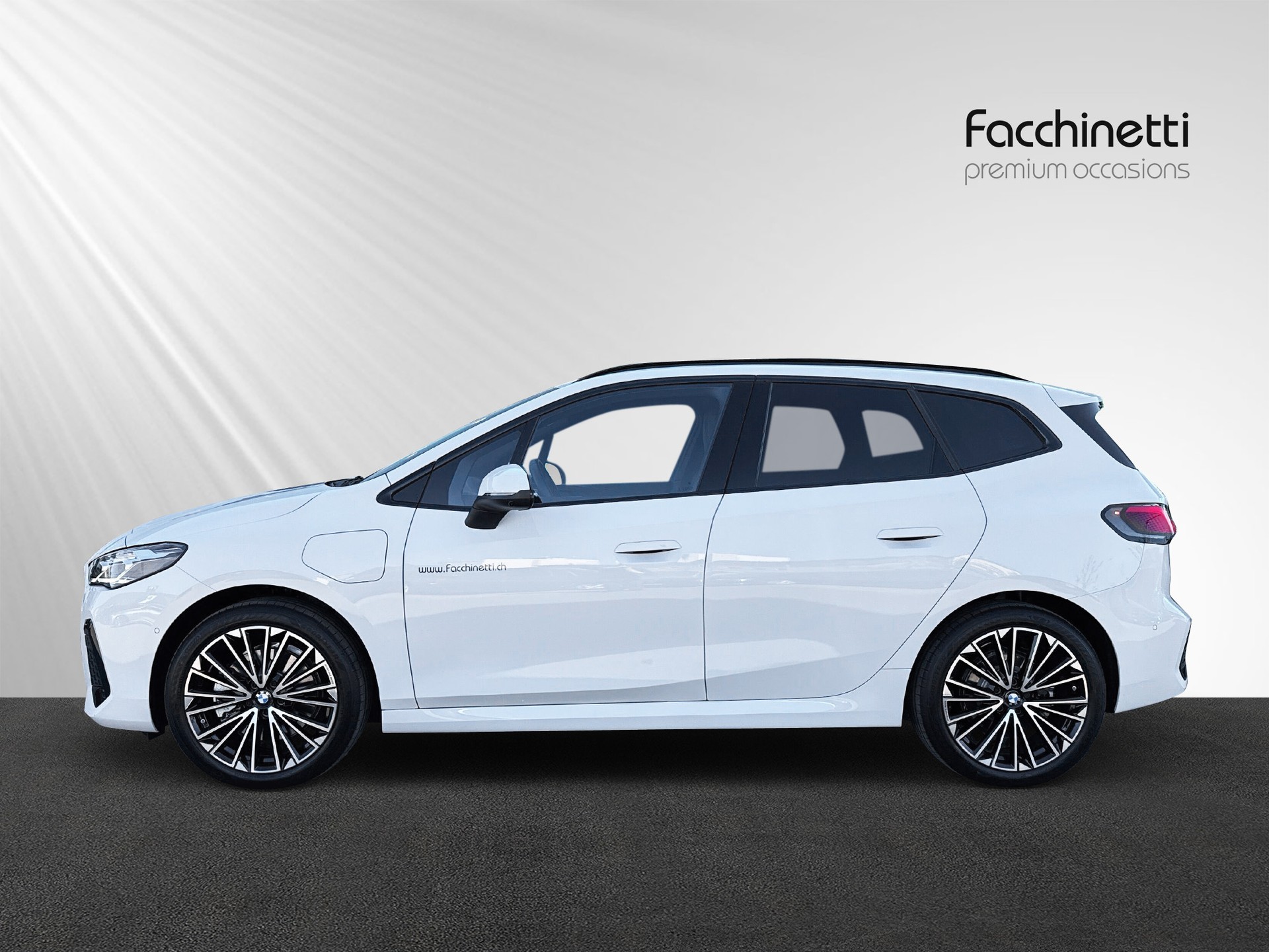 BMW 230e xDrive Active Tourer M Sport-image-2