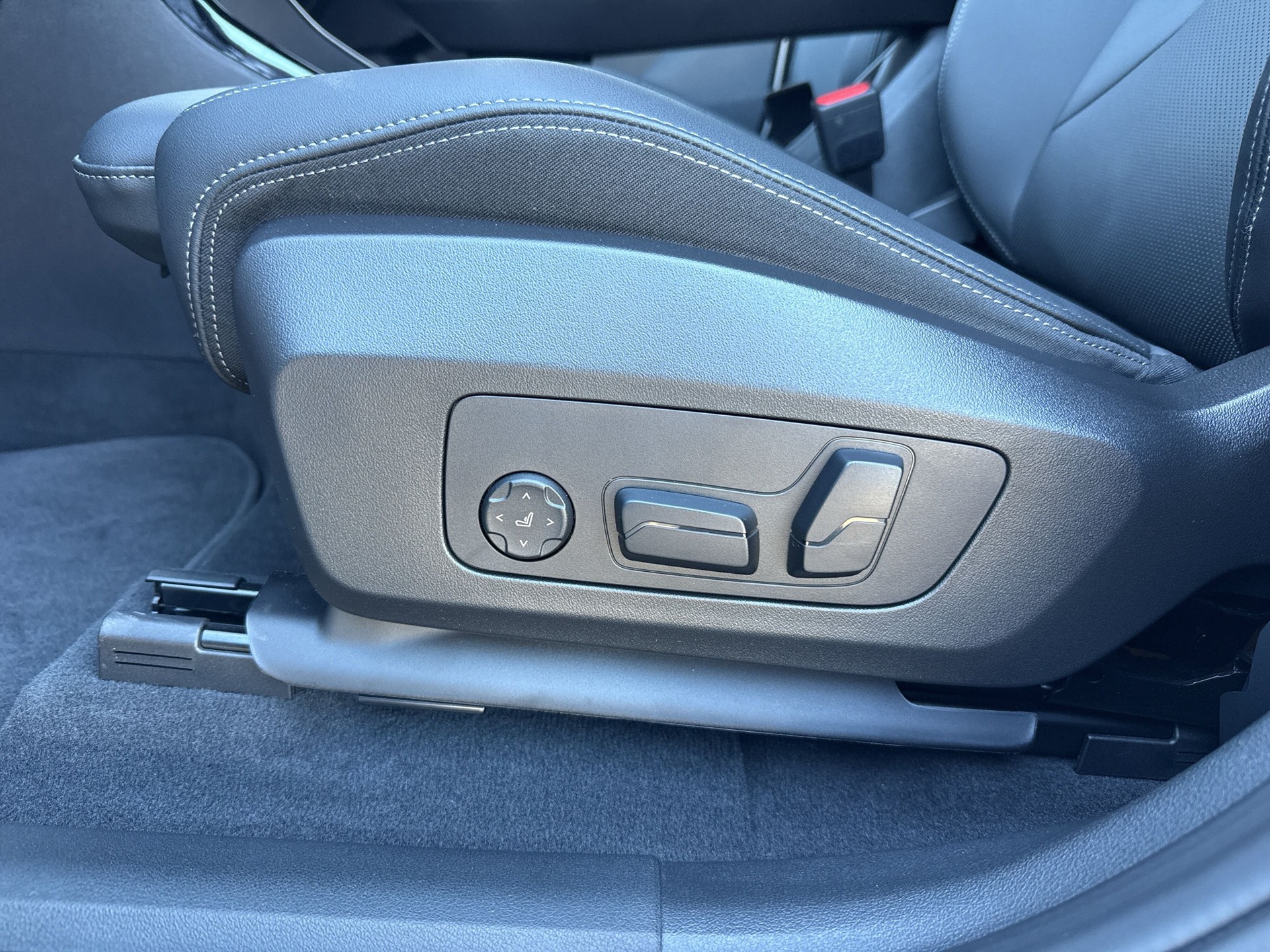BMW 230e xDrive Active Tourer M Sport-image-19