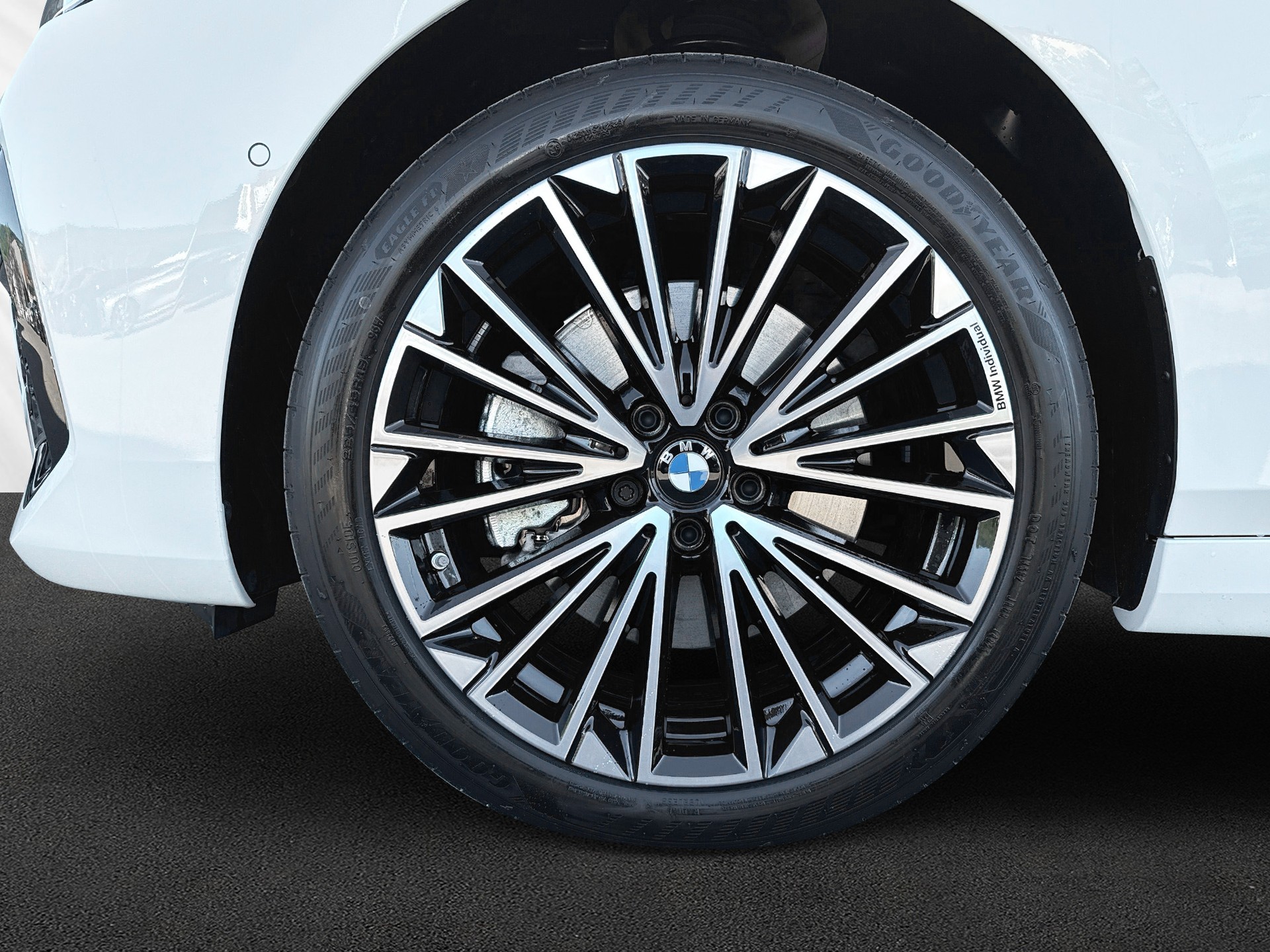 BMW 230e xDrive Active Tourer M Sport-image-9
