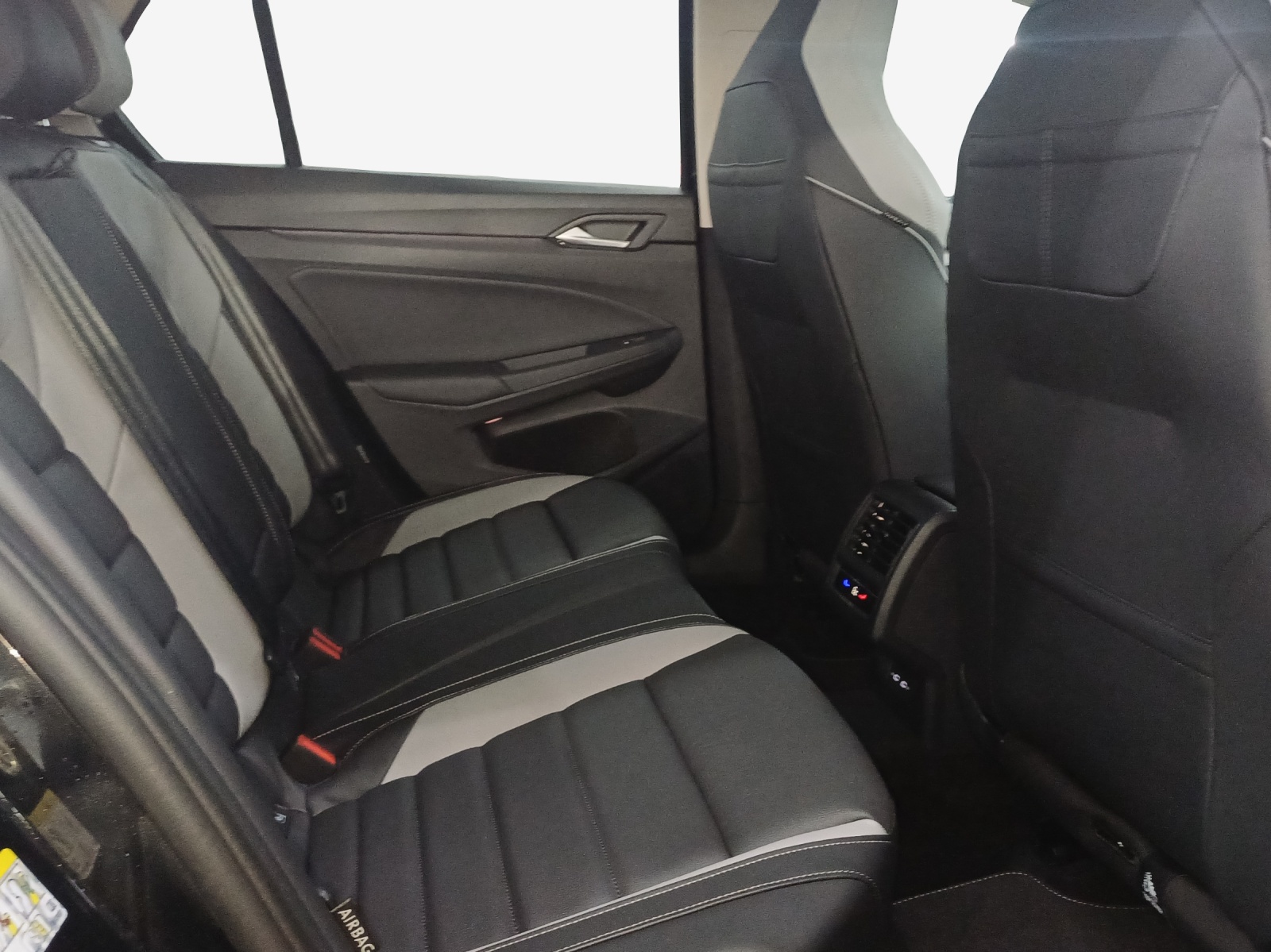 VW Golf 1.5 TSI PHEV Style-image-15