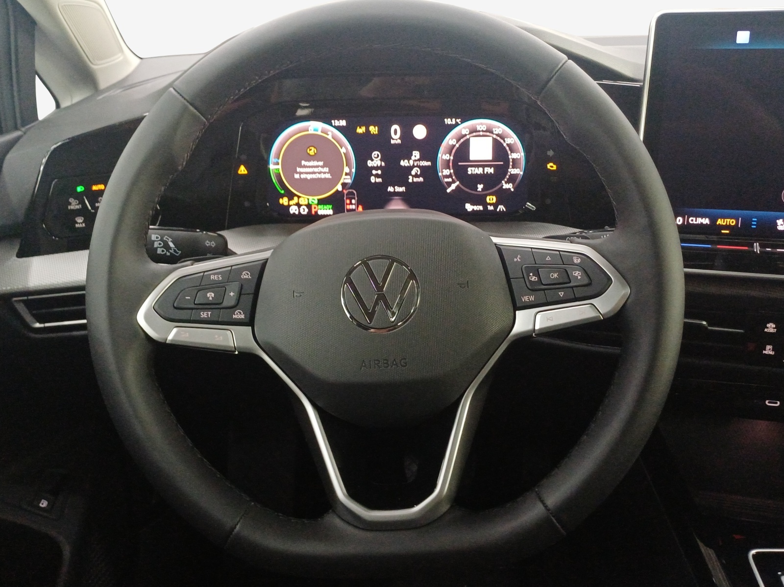 VW Golf 1.5 TSI PHEV Style-image-9