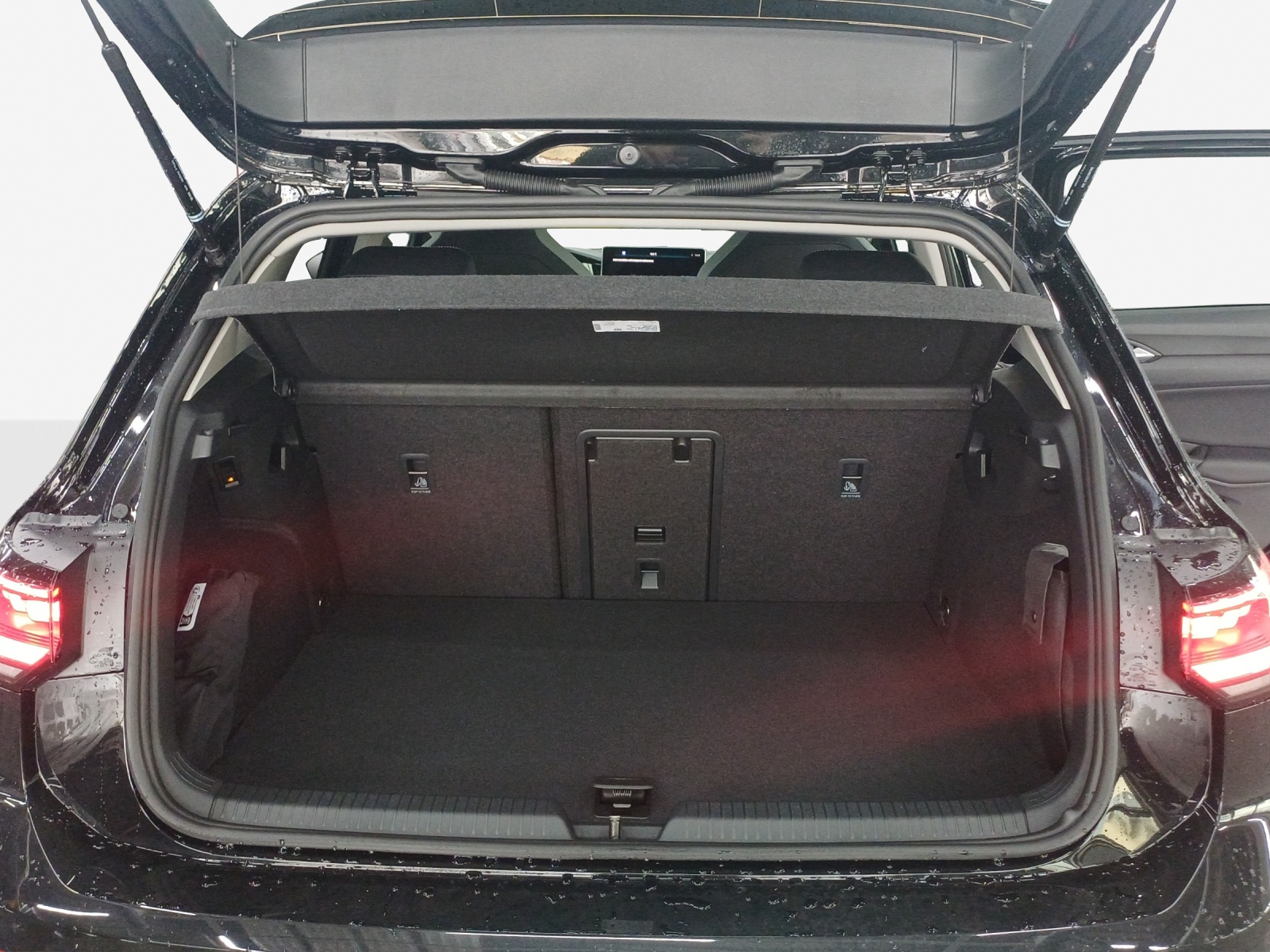 VW Golf 1.5 TSI PHEV Style-image-12