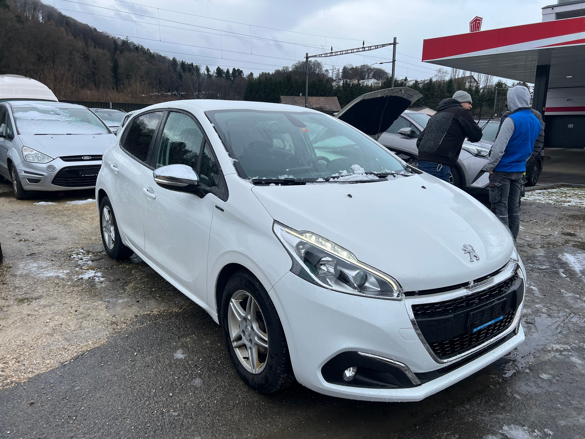 PEUGEOT 208 1.2 PureTech Signature -frisch ab Mfk-image-1