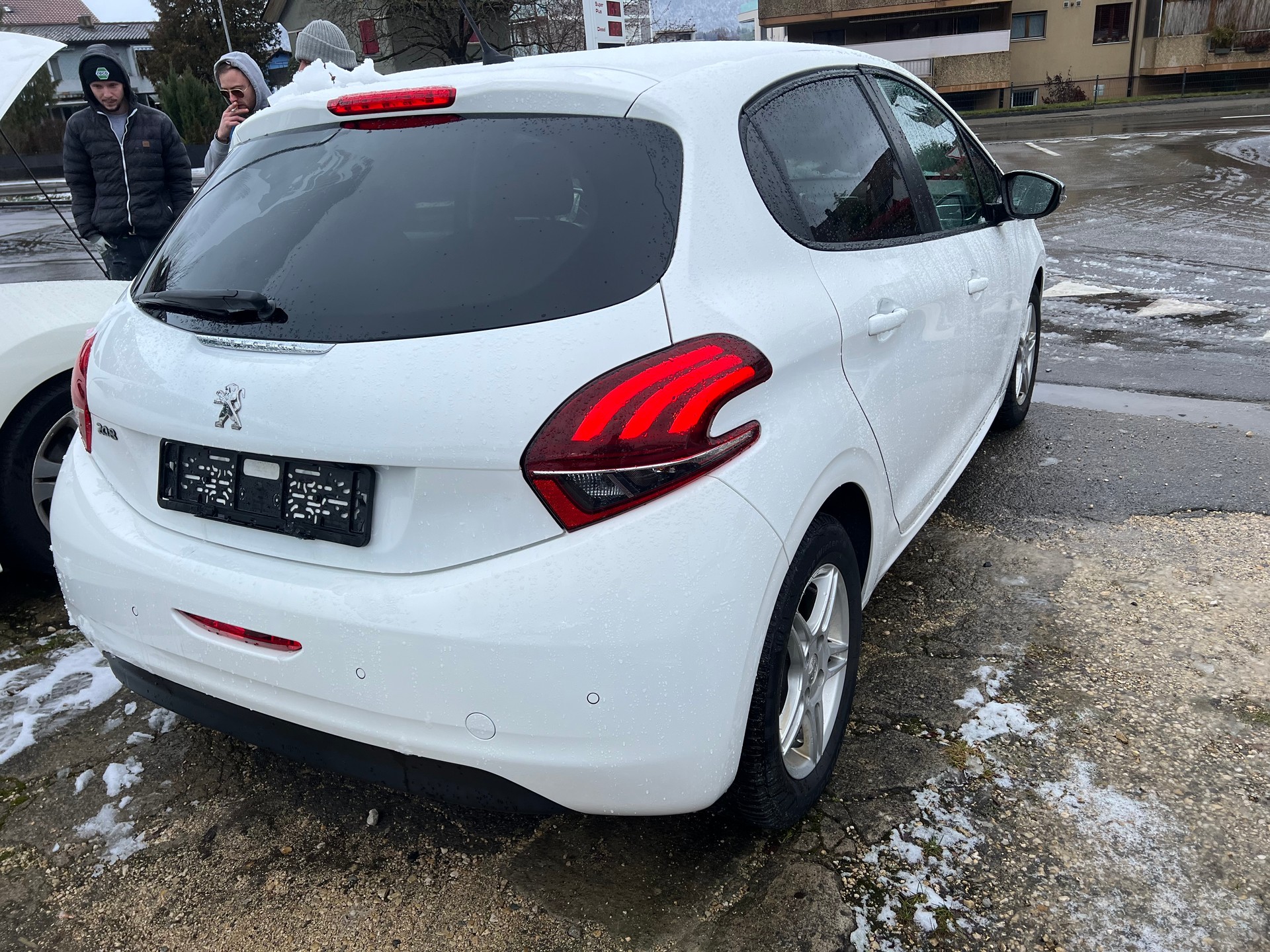 PEUGEOT 208 1.2 PureTech Signature -frisch ab Mfk-image-3