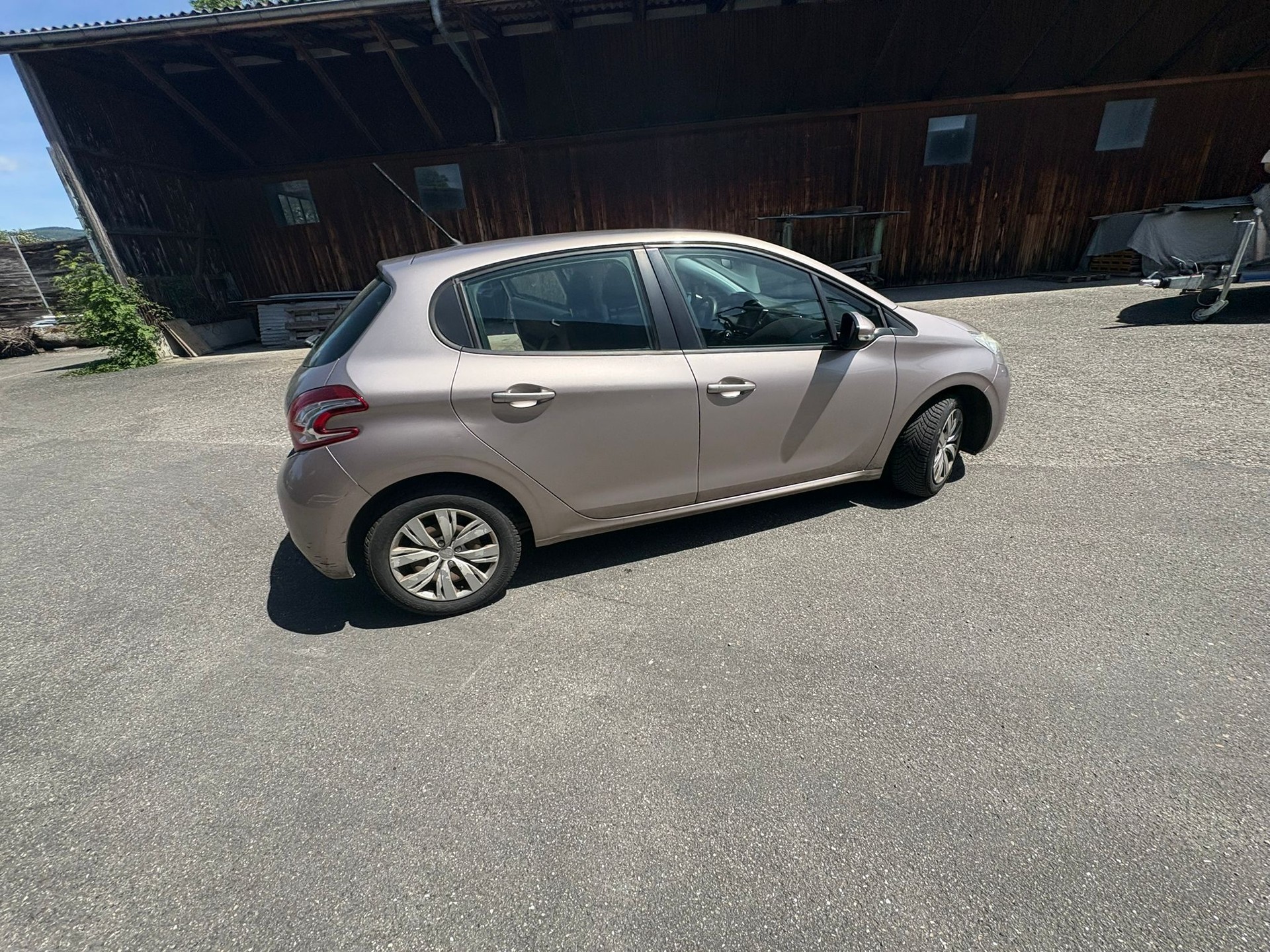 PEUGEOT 208 1.4 VTI Active-image-8