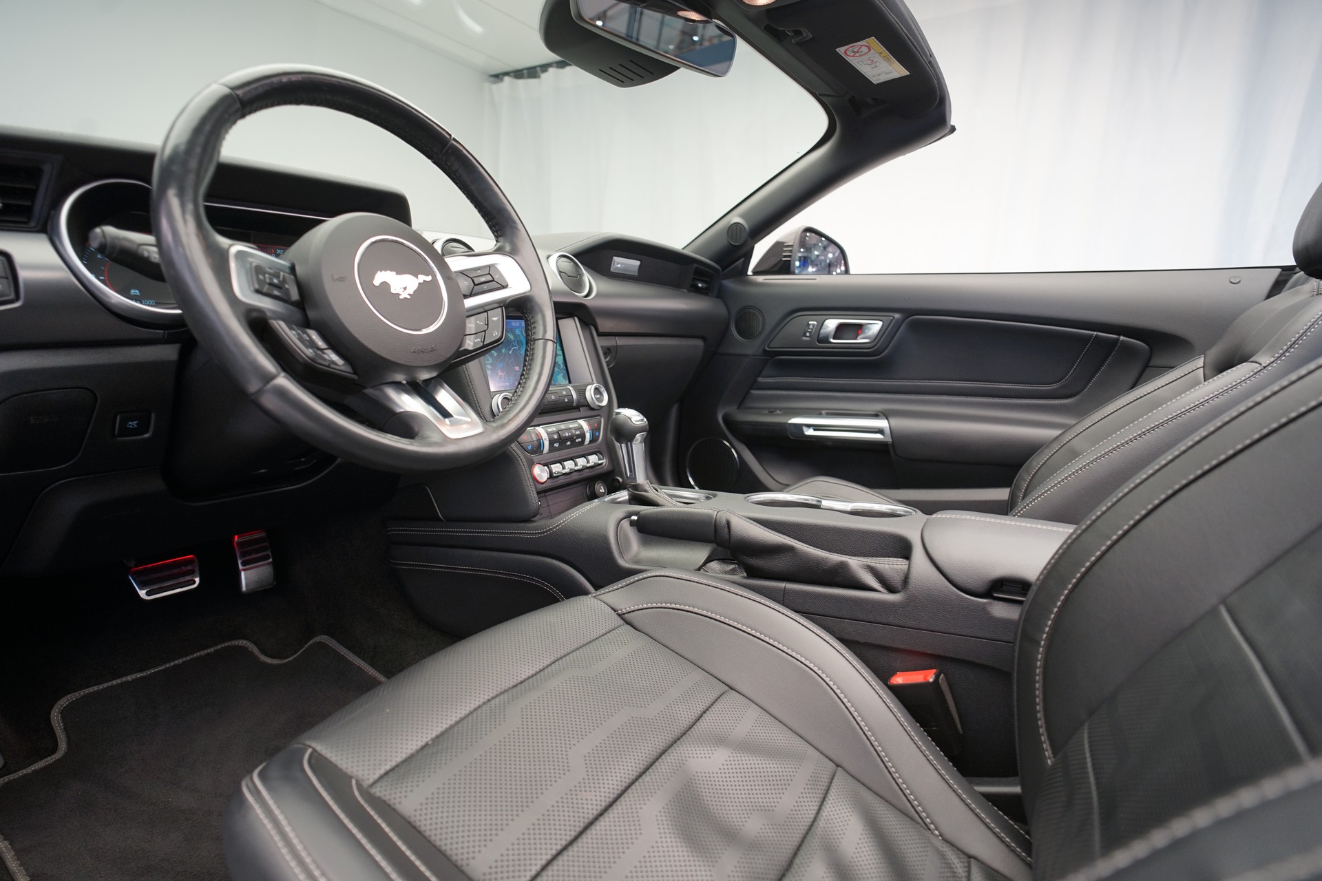 FORD Mustang Convertible 5.0 V8 GT Automat *CH-Fahrzeug*-image-13